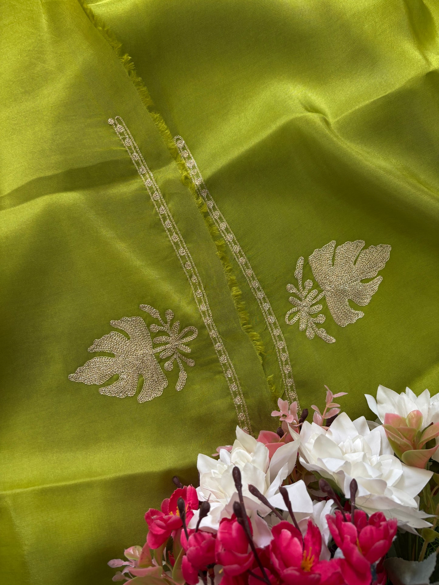 Sanam’ Lawn Green Silk Tilla Kashmiri Suit