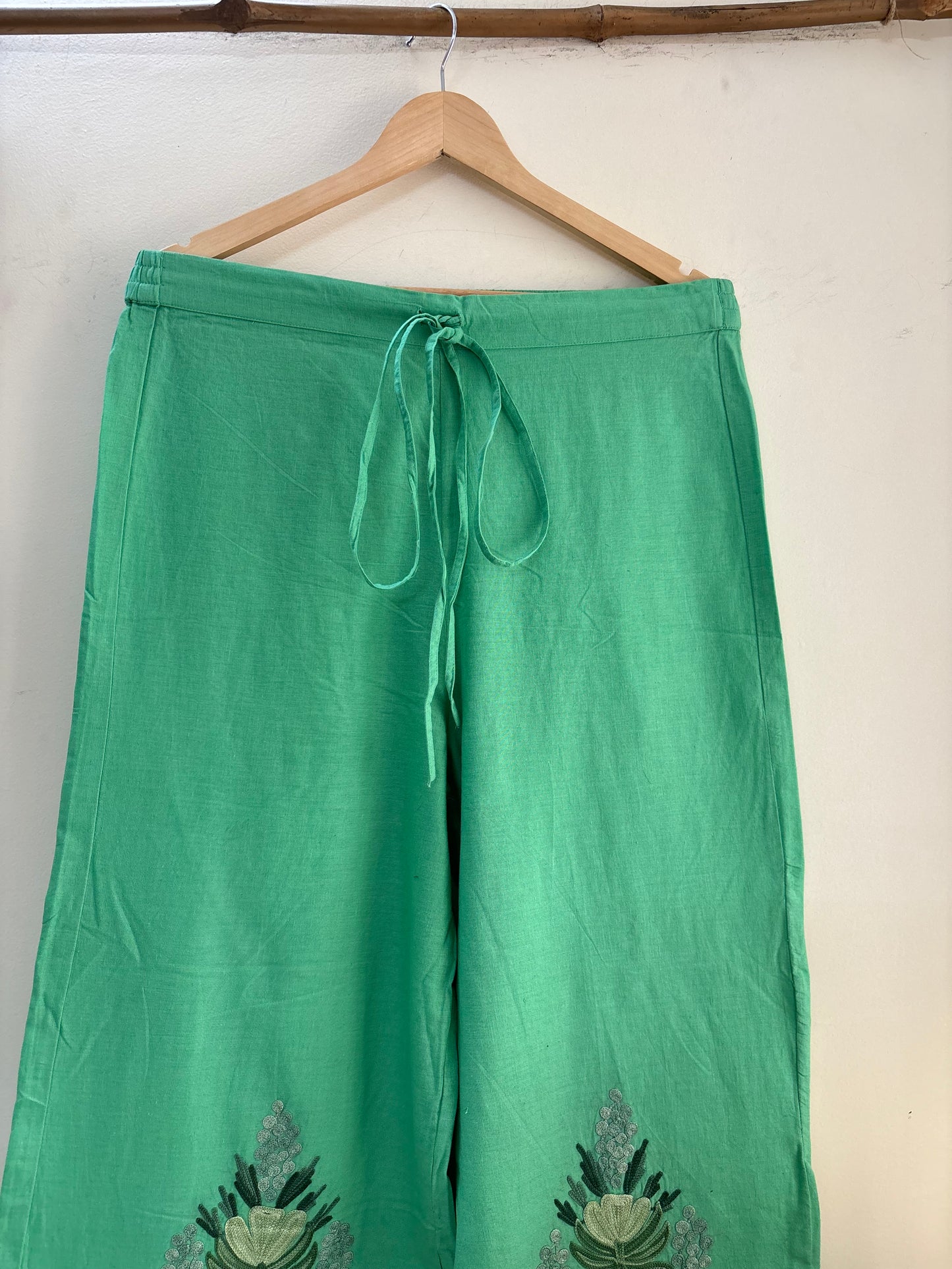 Women Green Solid Cropped Wide Leg Aari Embroidered Palazzos ‘XL’