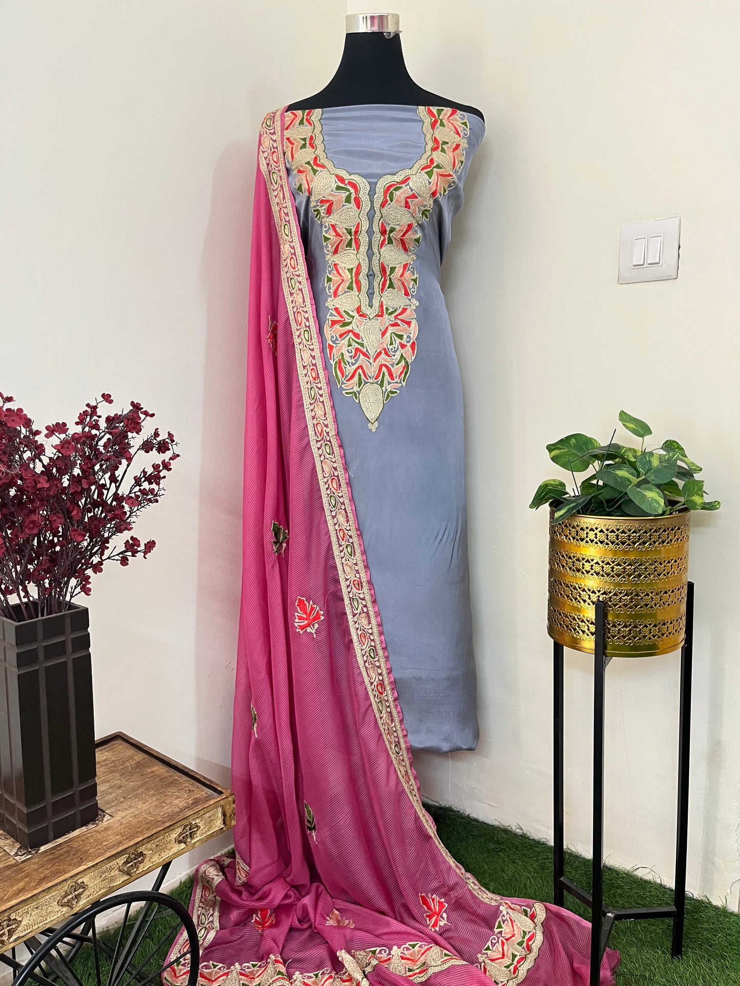 Kalaa’ English Grey Crape Kashmiri Suit