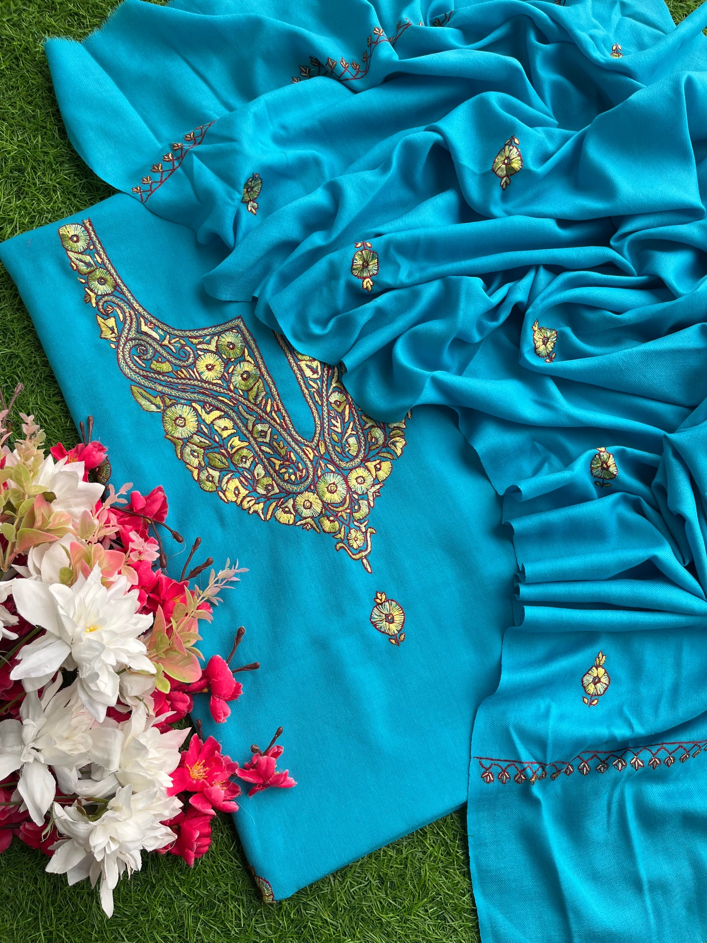 Sky Blue Fine Wool Sozni Embroidered 3pc Suit Stole