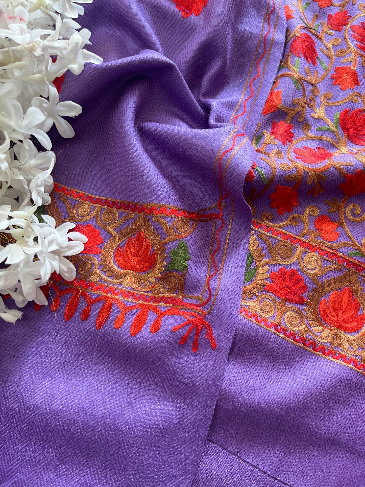 Lavender Chinar Woollen Aari Embroidered 3pc Suit Stole