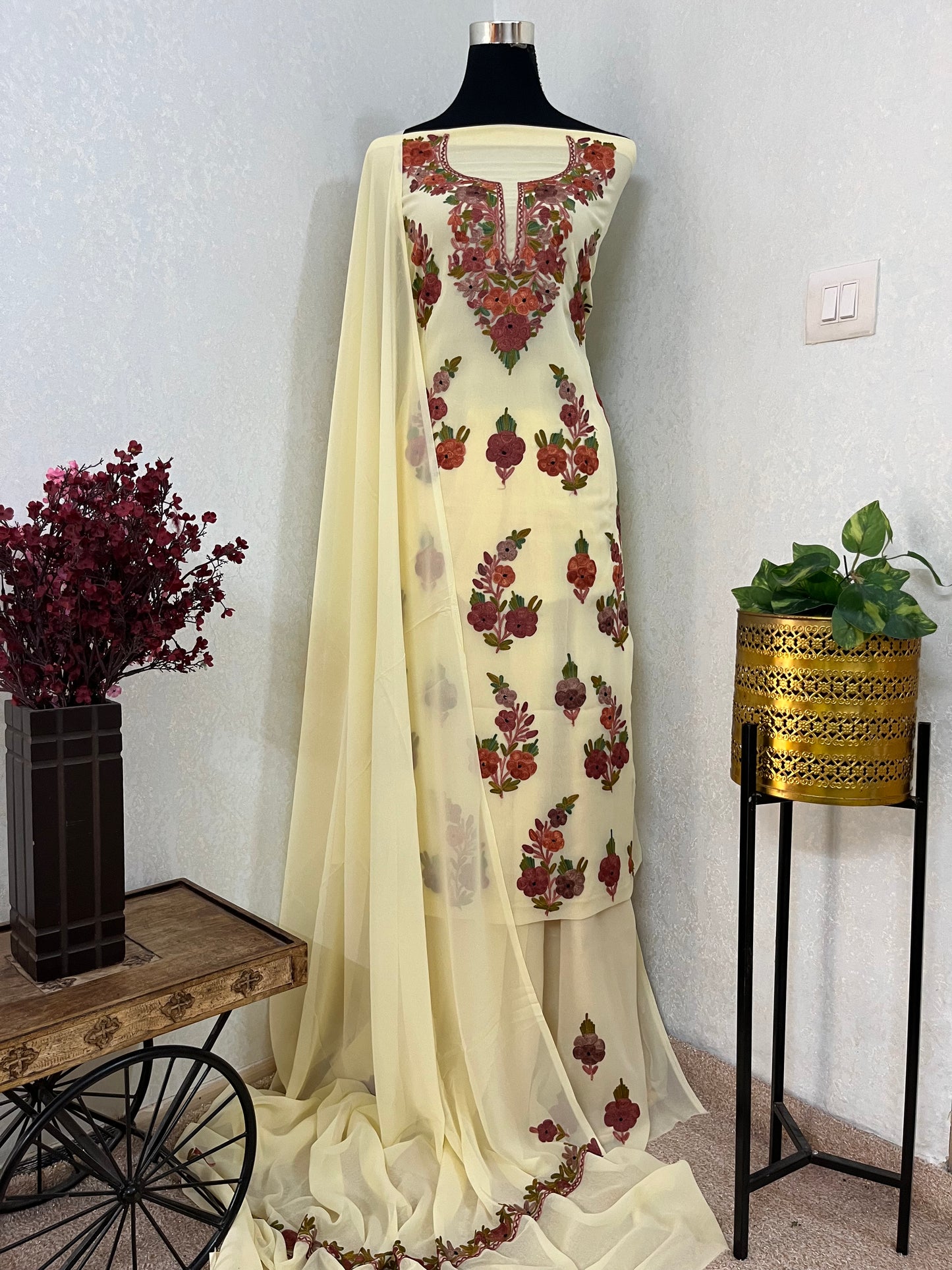 Cream Georgette 3 Pc Kashmiri Suit