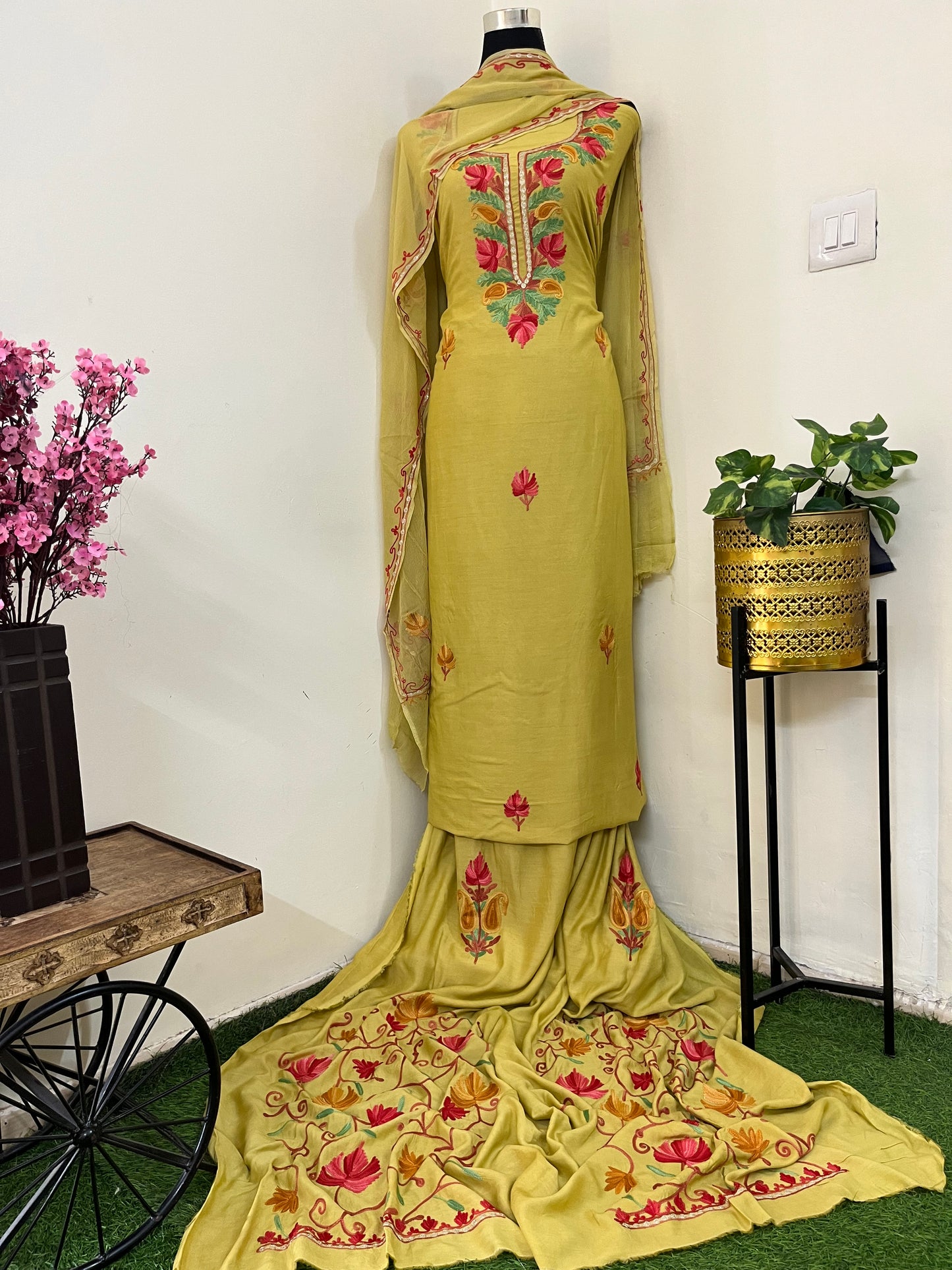 Soft Green Muslin Cotton Jaal Sleeves Kashmiri 3pc Suit