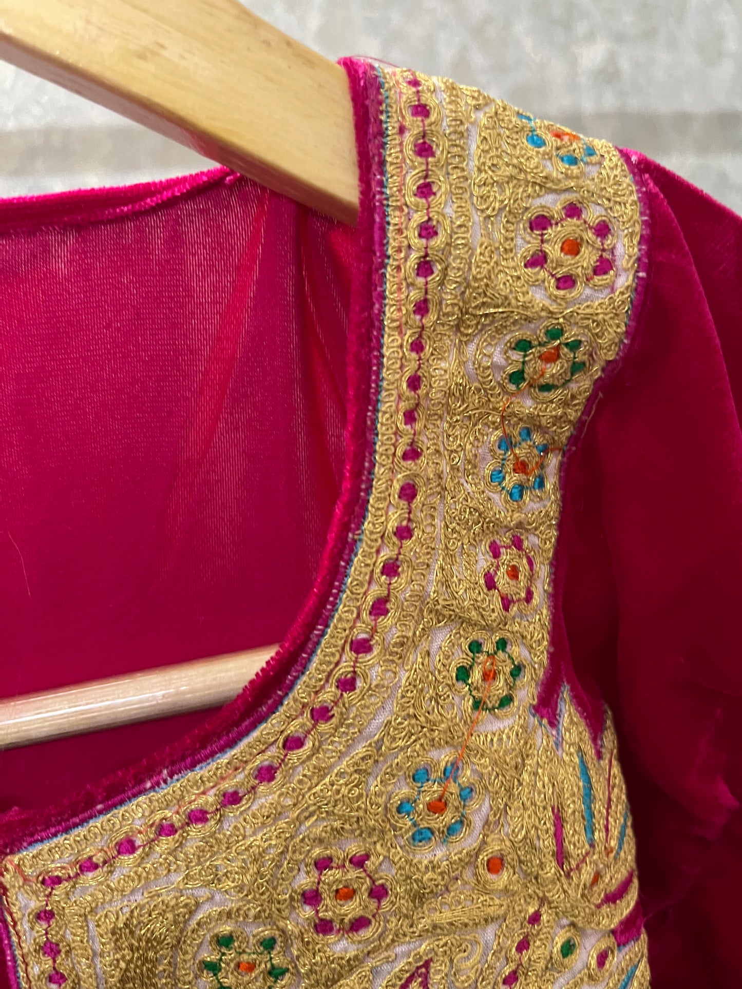 Magenta Shabab Tilla Pheran Brown White