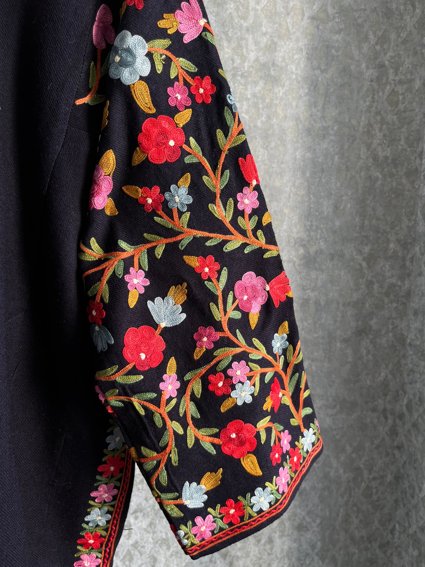 Black Aari Embroidered Wool Pheran