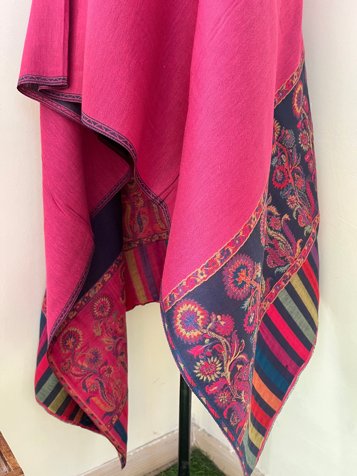 Pink and Blue Kani Fine Semi Pashmina Reversible stole