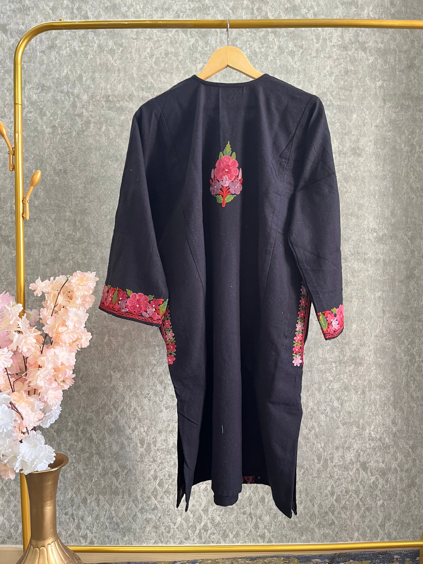 Black Aari Embroidered Wool Pheran