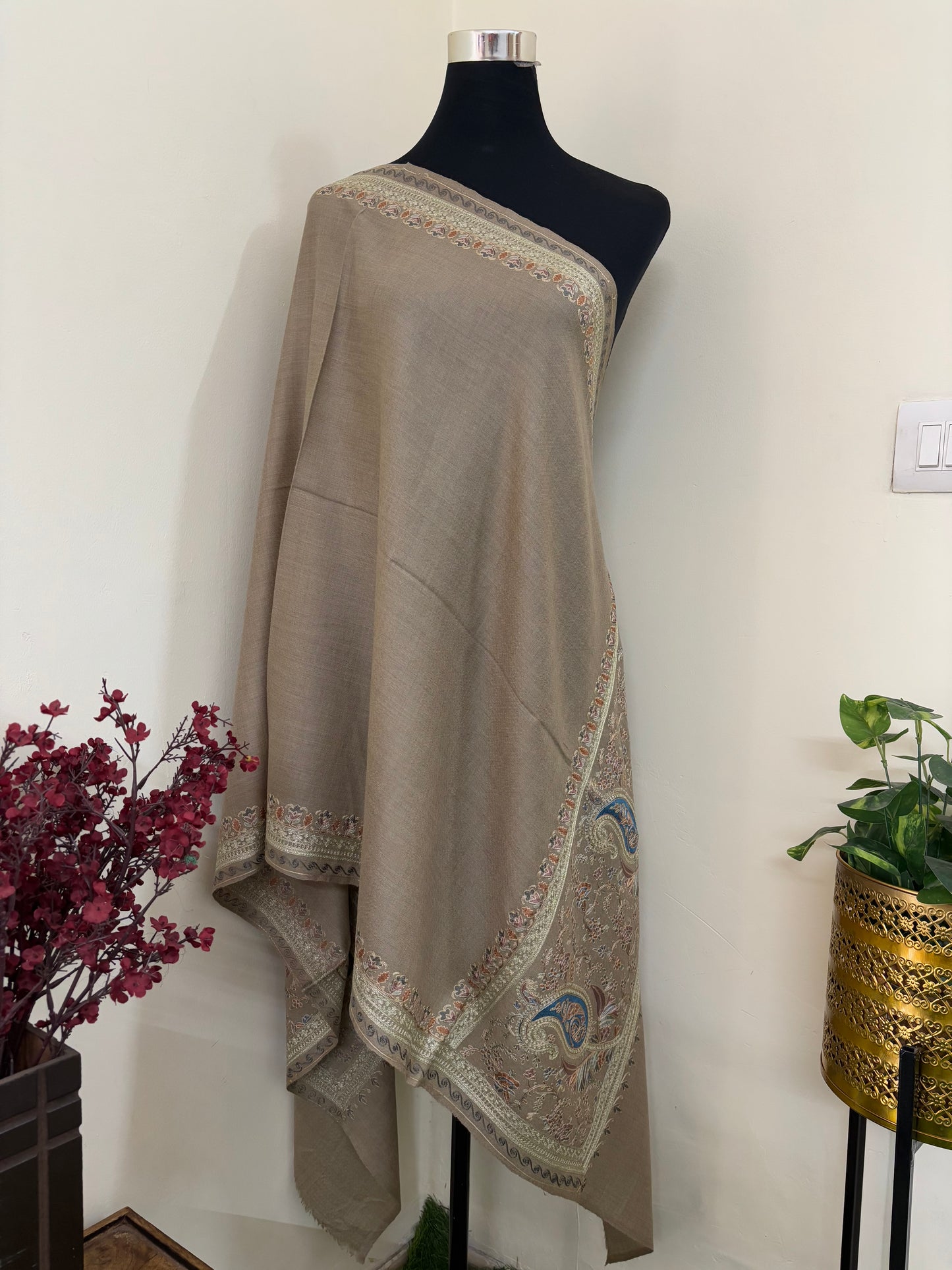 Beige Ambi Bael Kashmiri Stole