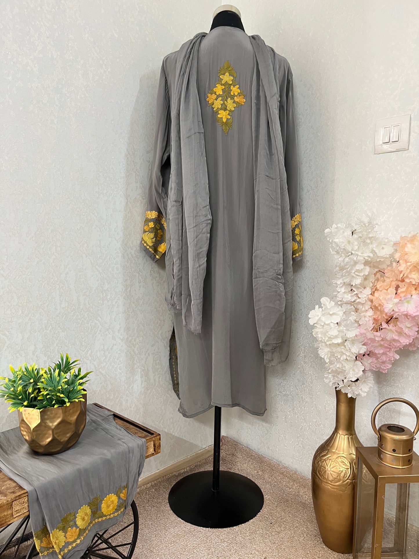 Grey Stitched Crape Pheran Set with dupatta (44)
