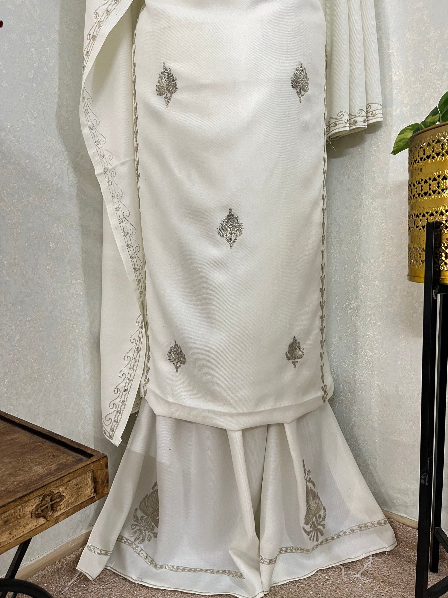 Off White Tilla Embroidered 3pc Suit Stole