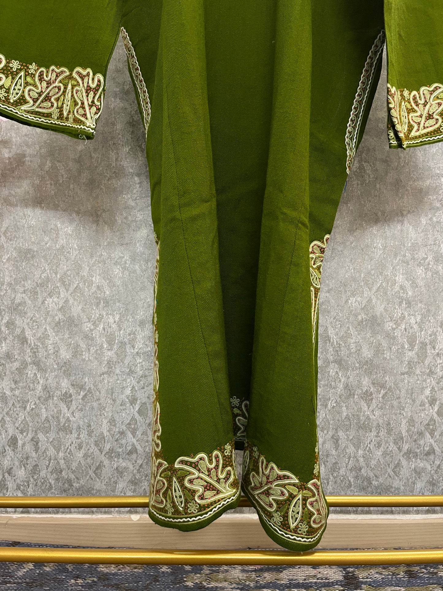 Green Aari and Sozni Hand Embroidered Pure Wool Pheran