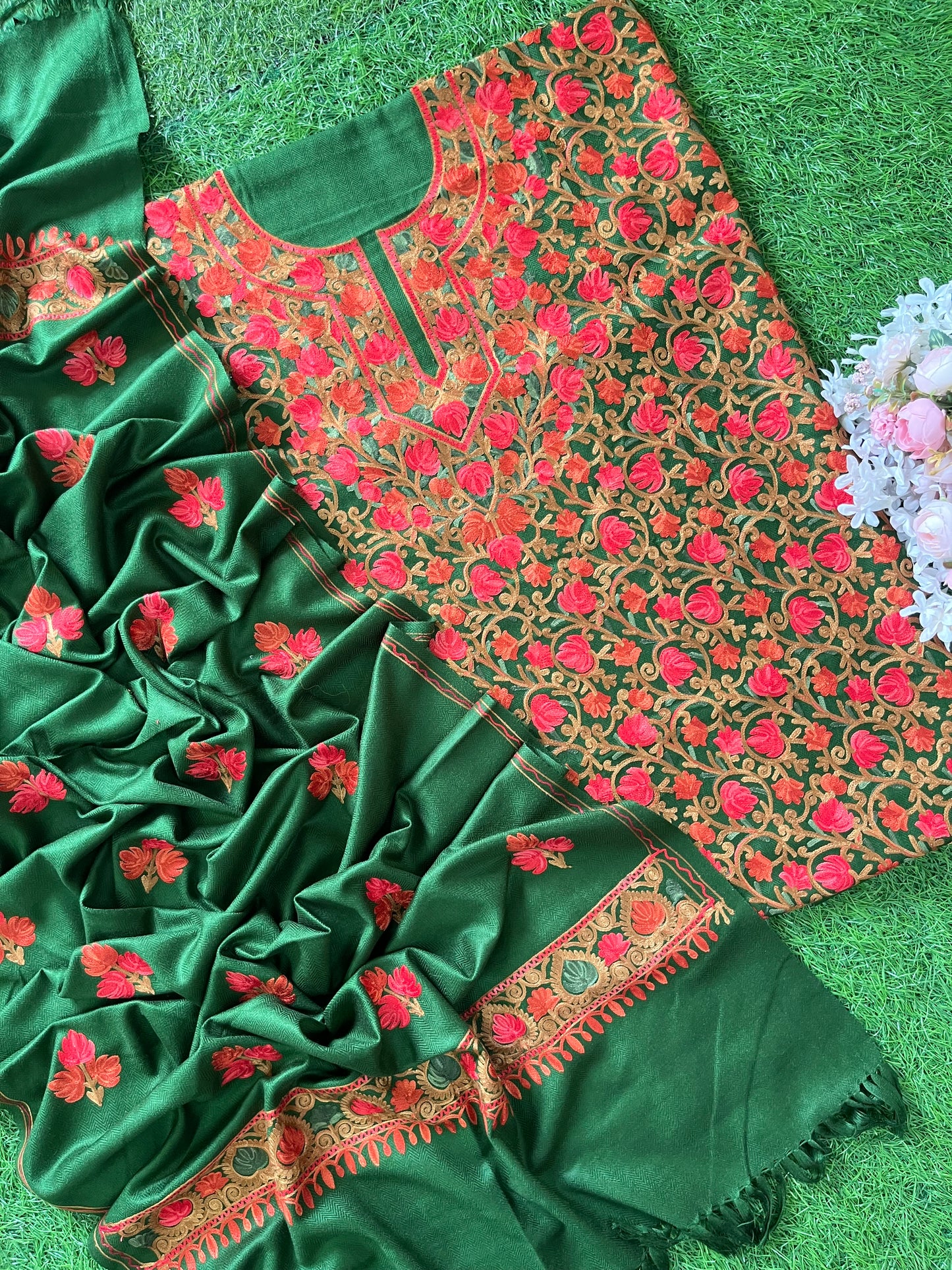 Henna Green Chinar Woollen Aari Embroidered 3pc Suit Stole