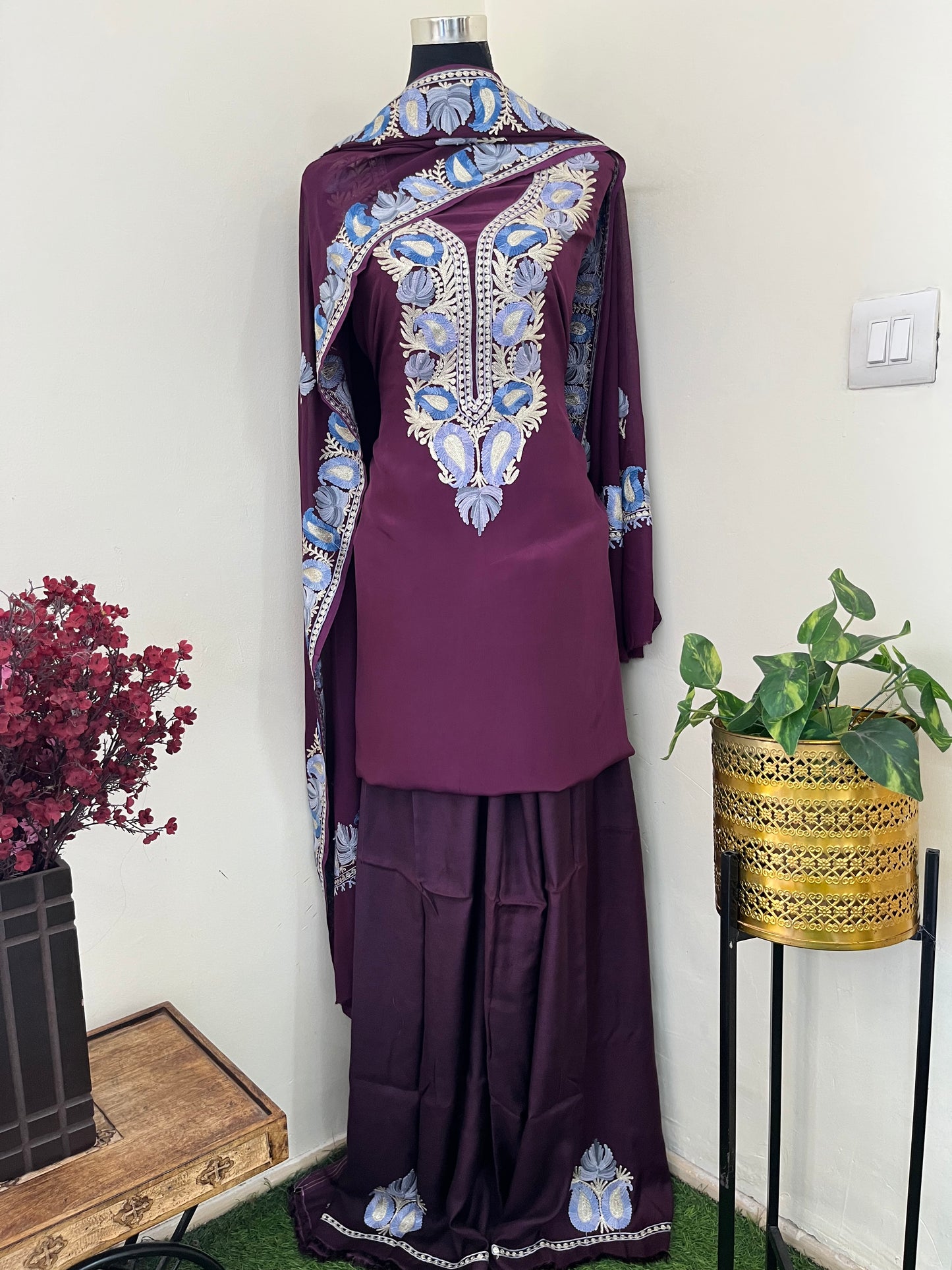 Kalaa’ Crape Kashmiri Suit