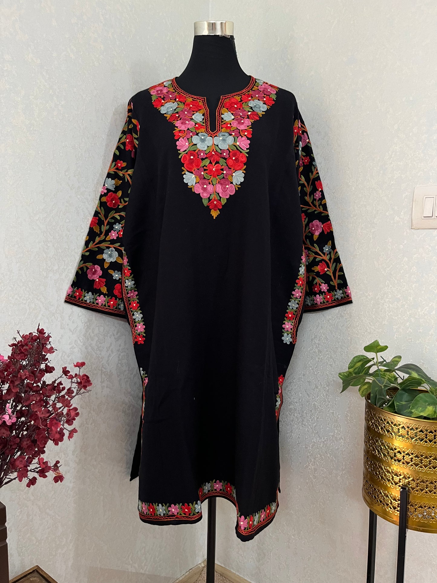 Black Aari Embroidered Wool Pheran