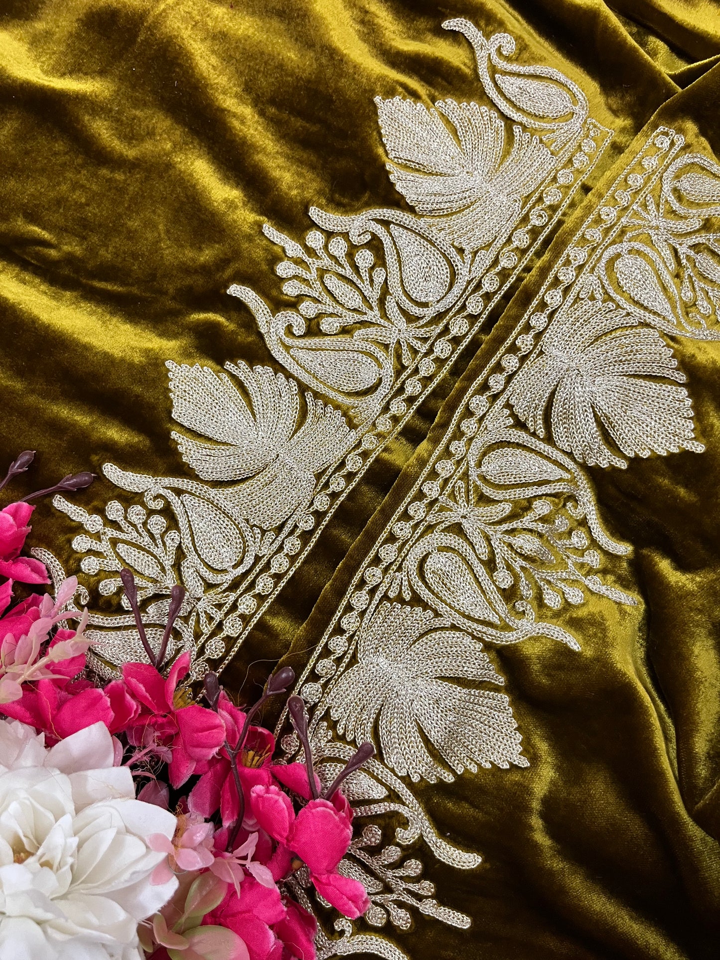 Henna Green Tilla Pure Makhmal Suit