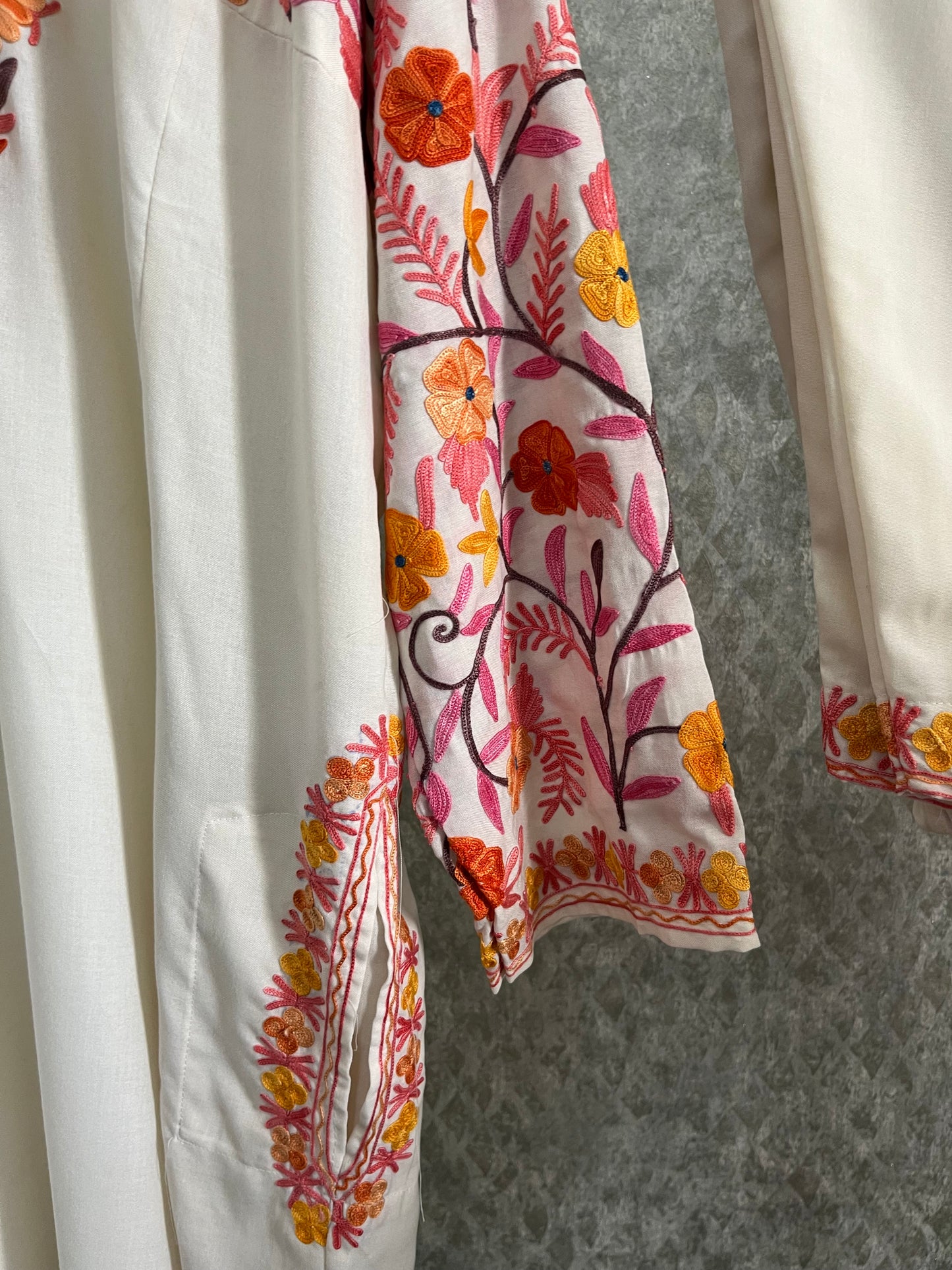 Off White Cotton Arm Jaal Pheran Set