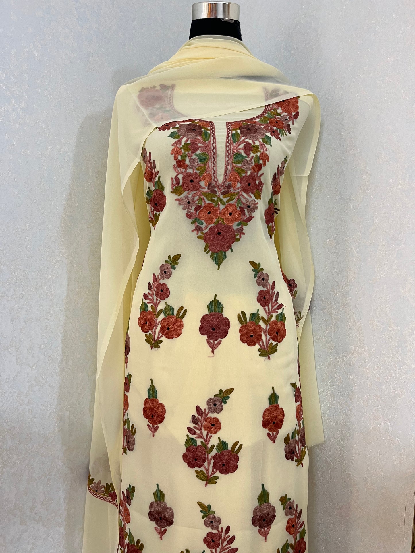 Cream Georgette 3 Pc Kashmiri Suit
