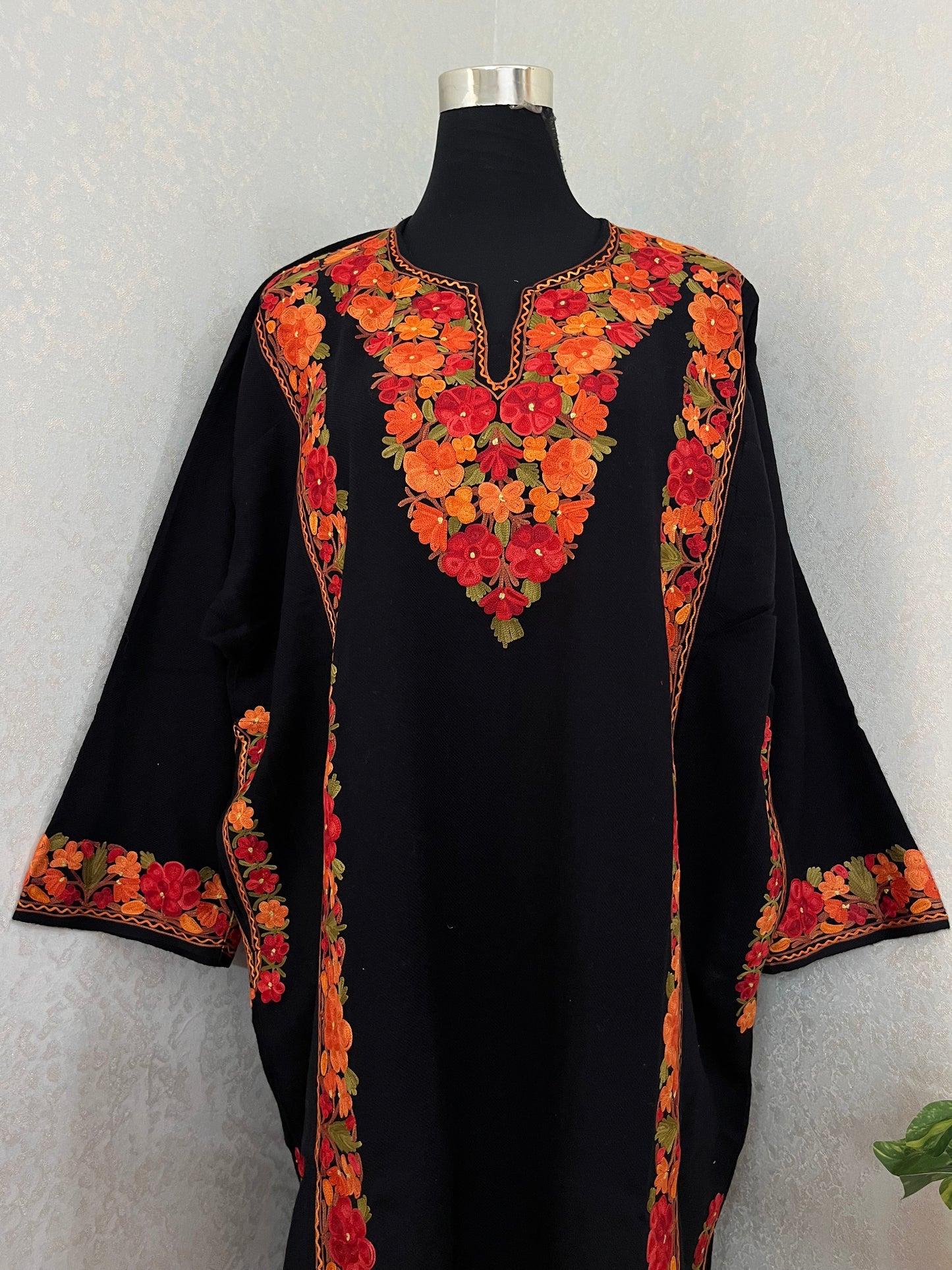 Black Aari Embroidered Wool Pheran