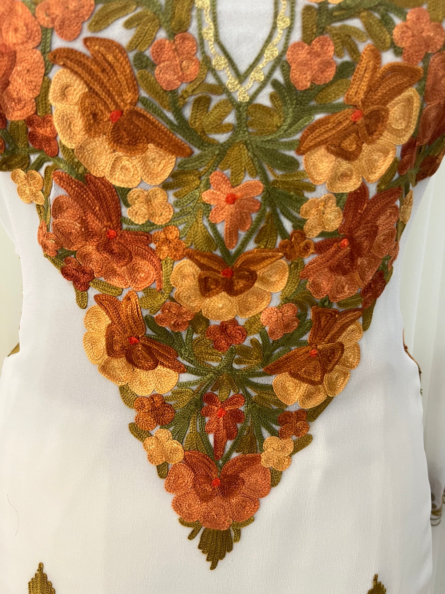 Off White Georgette 3 Pc Kashmiri Suit