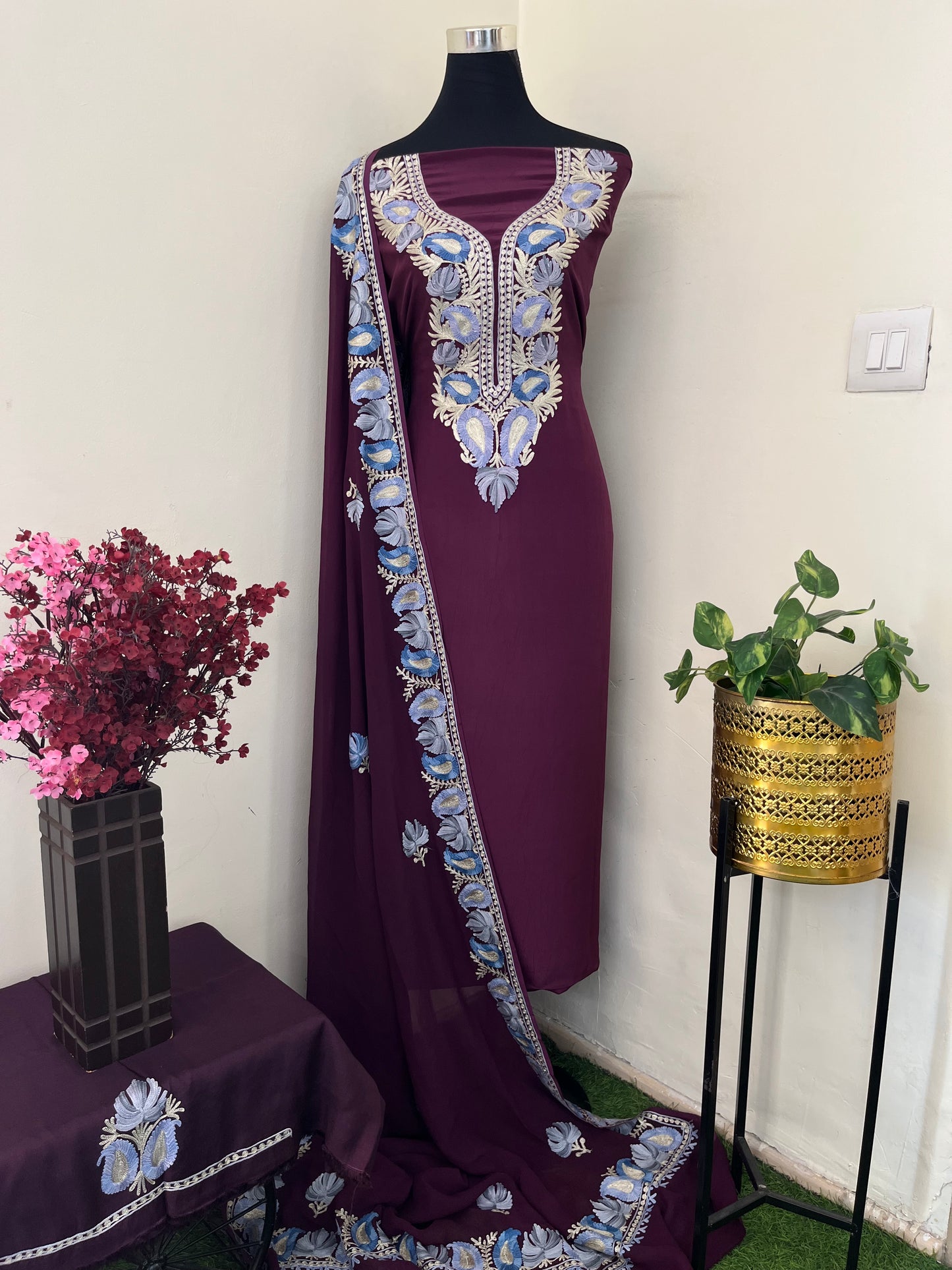 Kalaa’ Crape Kashmiri Suit