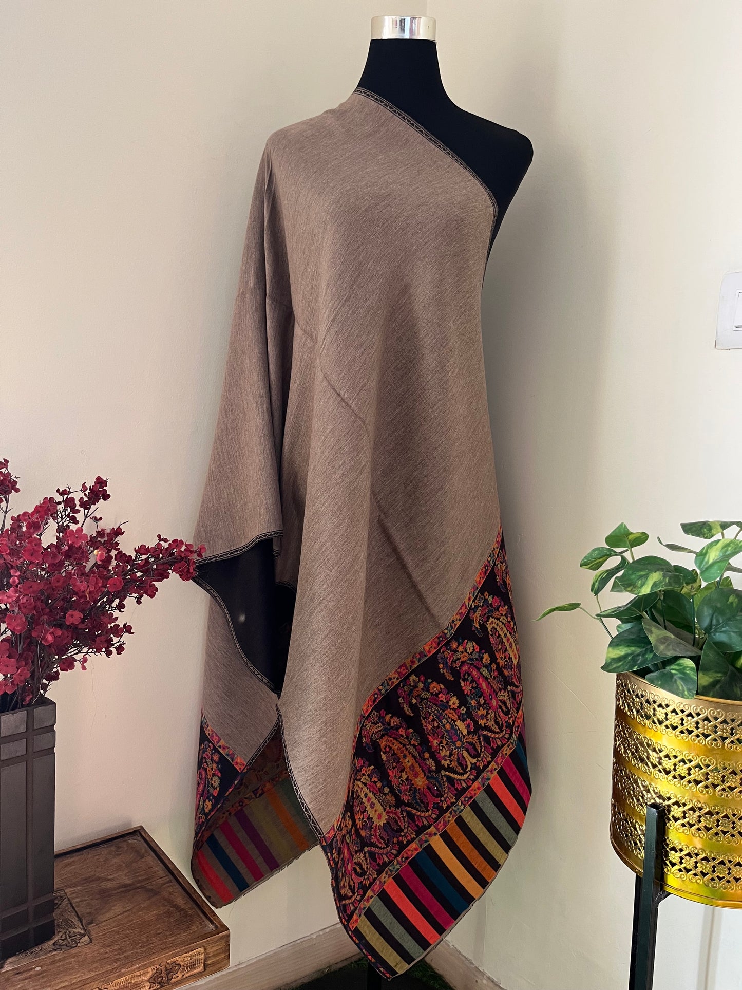 Black and Beige Kani Fine Semi Pashmina Reversible stole