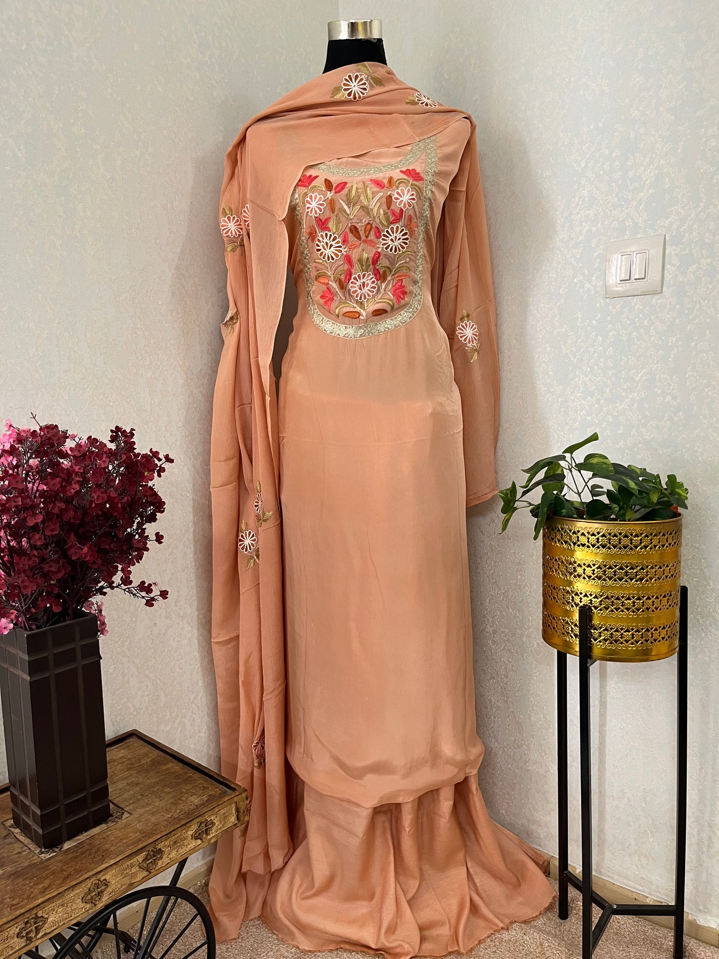 Soft Peach Kalaa’ Crape Kashmiri Suit