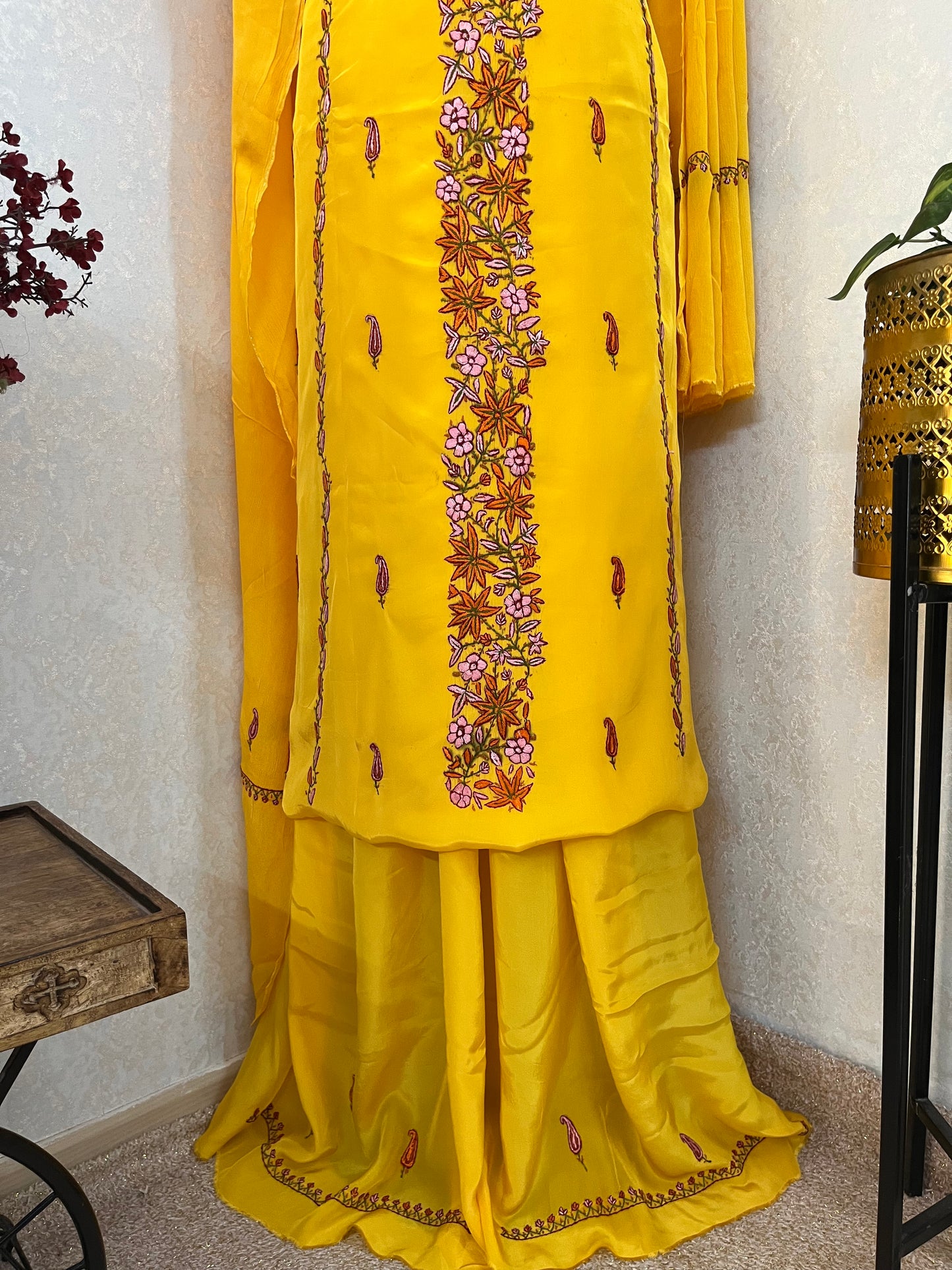 Yellow Kalaa’ Crape Sozni Kashmiri Suit