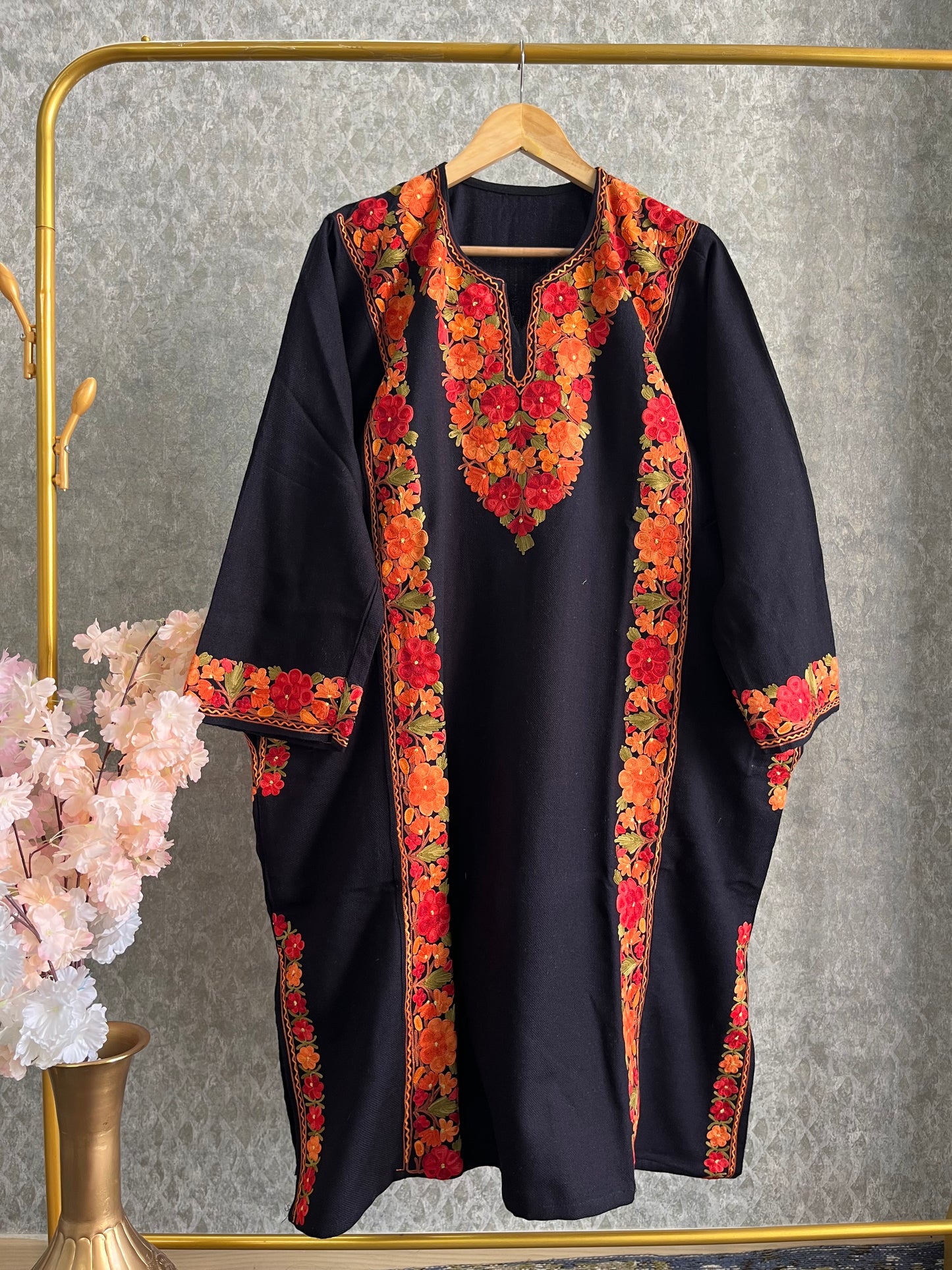 Black Aari Embroidered Wool Pheran