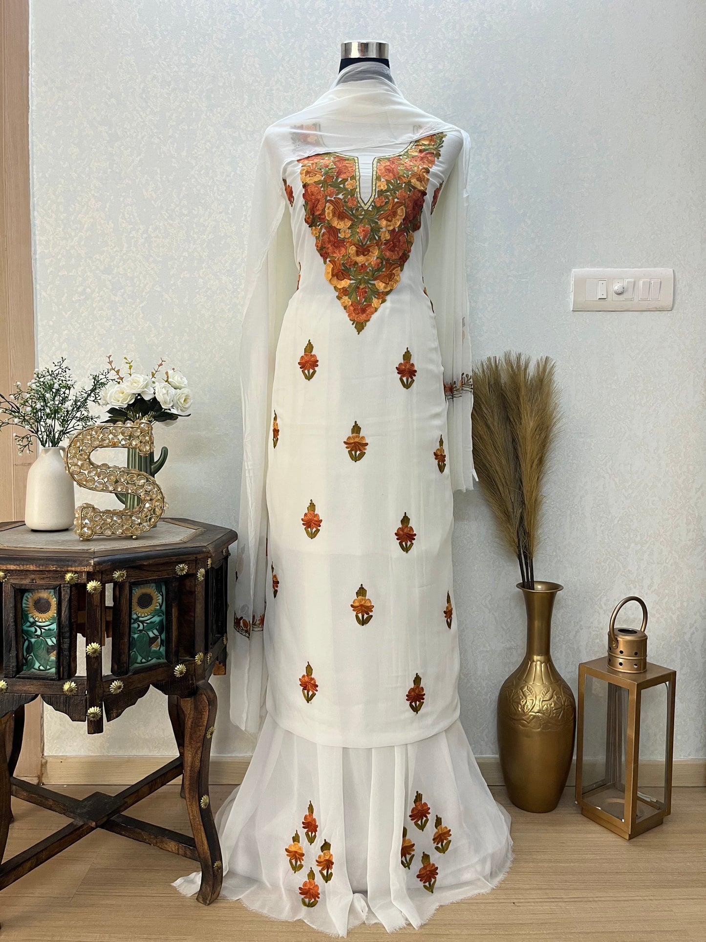 Off White Georgette 3 Pc Kashmiri Suit