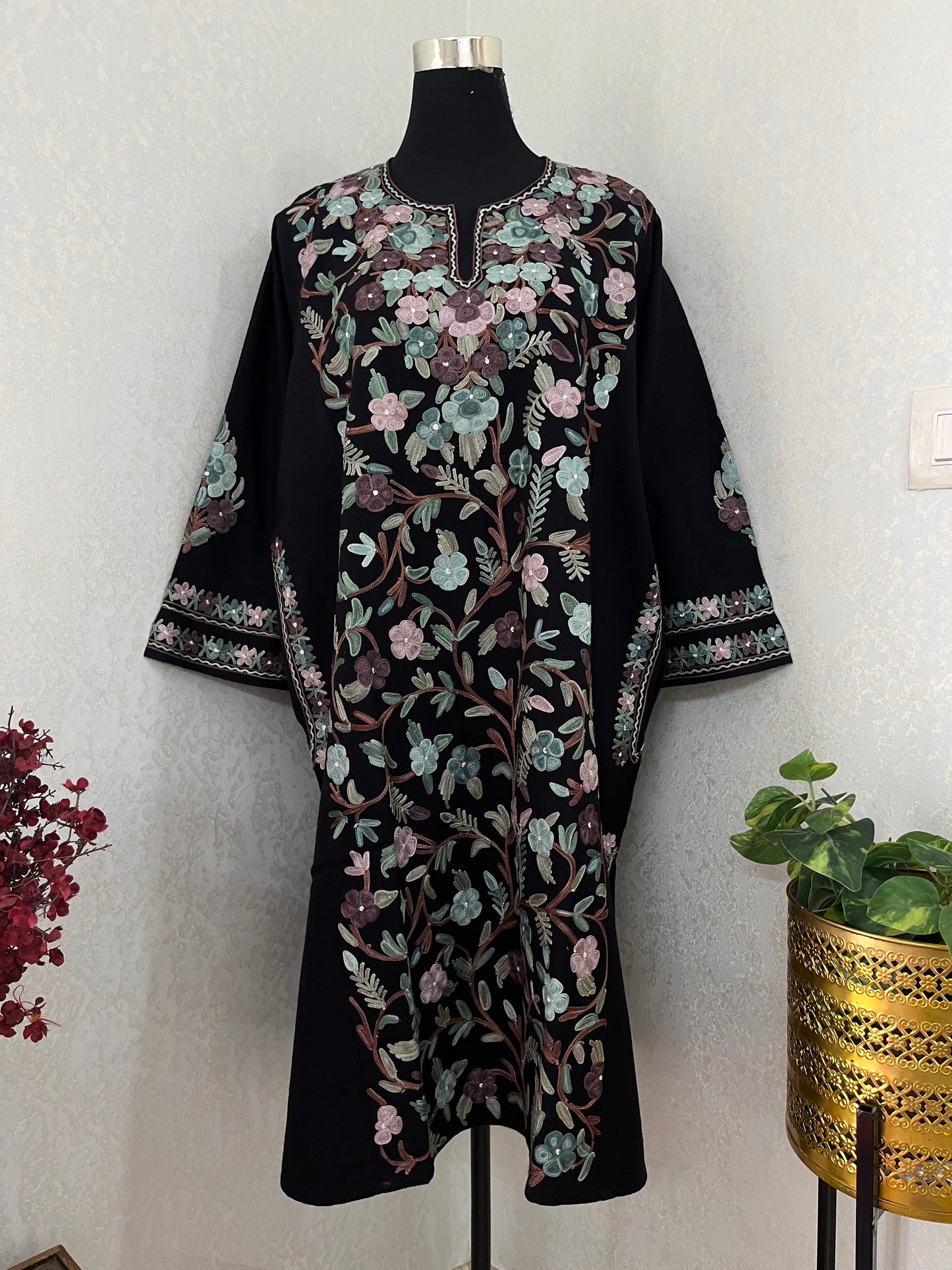 Black Aari Embroidered Wool Pheran