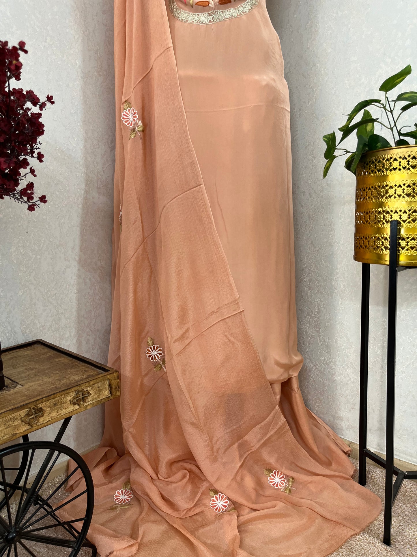Soft Peach Kalaa’ Crape Kashmiri Suit