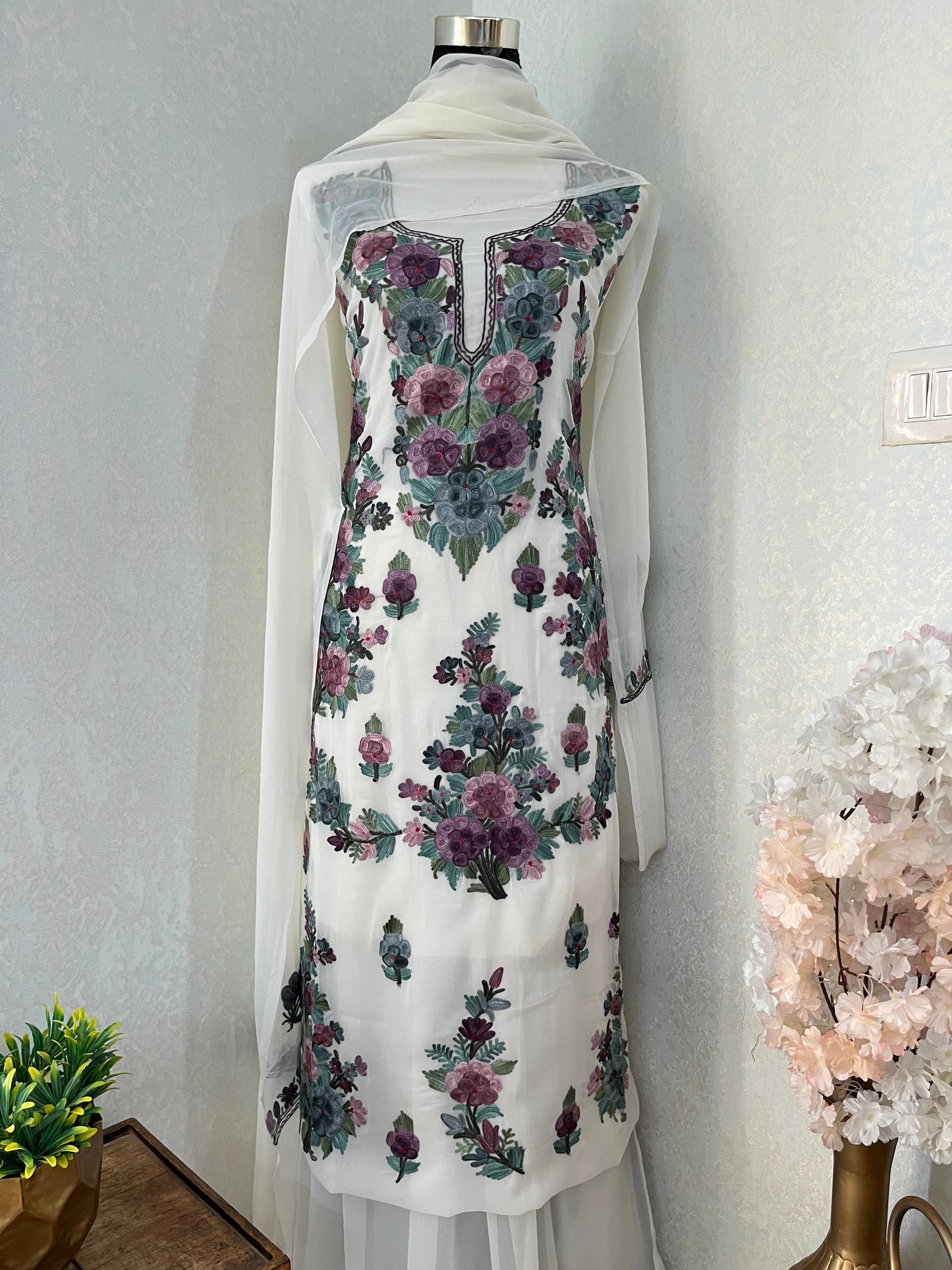 Off White Georgette 3 Pc Kashmiri Suit
