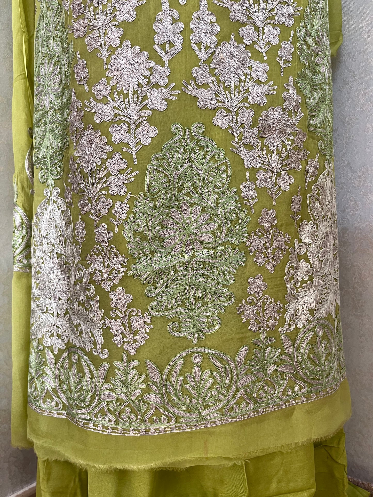 Green Pure Soft Organza 3 Pc Heavy Kashmiri Suit