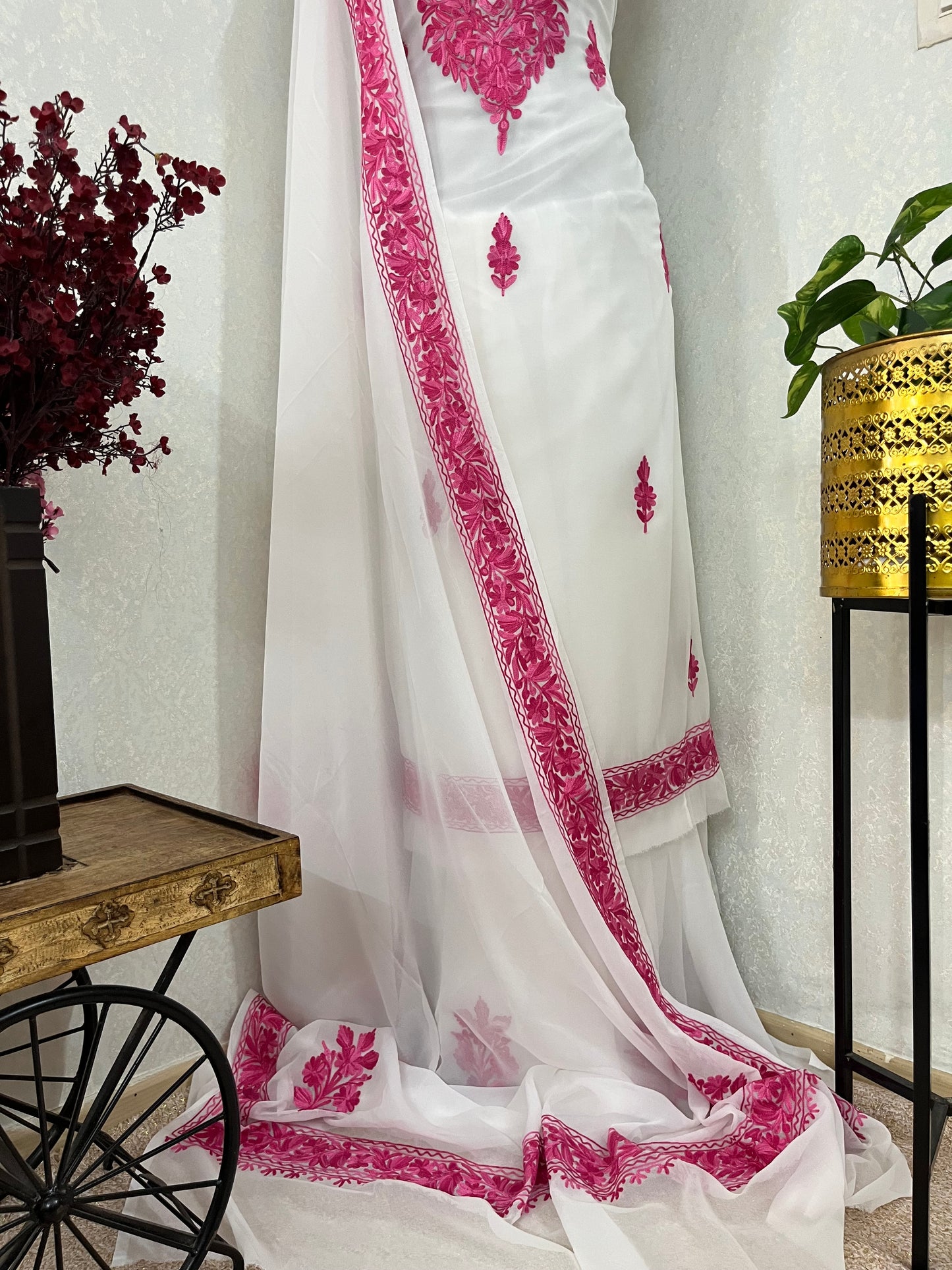 Off white  Georgette 3pc Kashmiri Suit