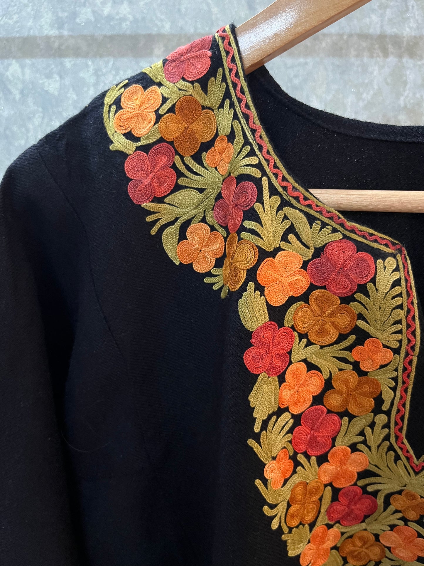 Black Aari Embroidered Wool Pheran