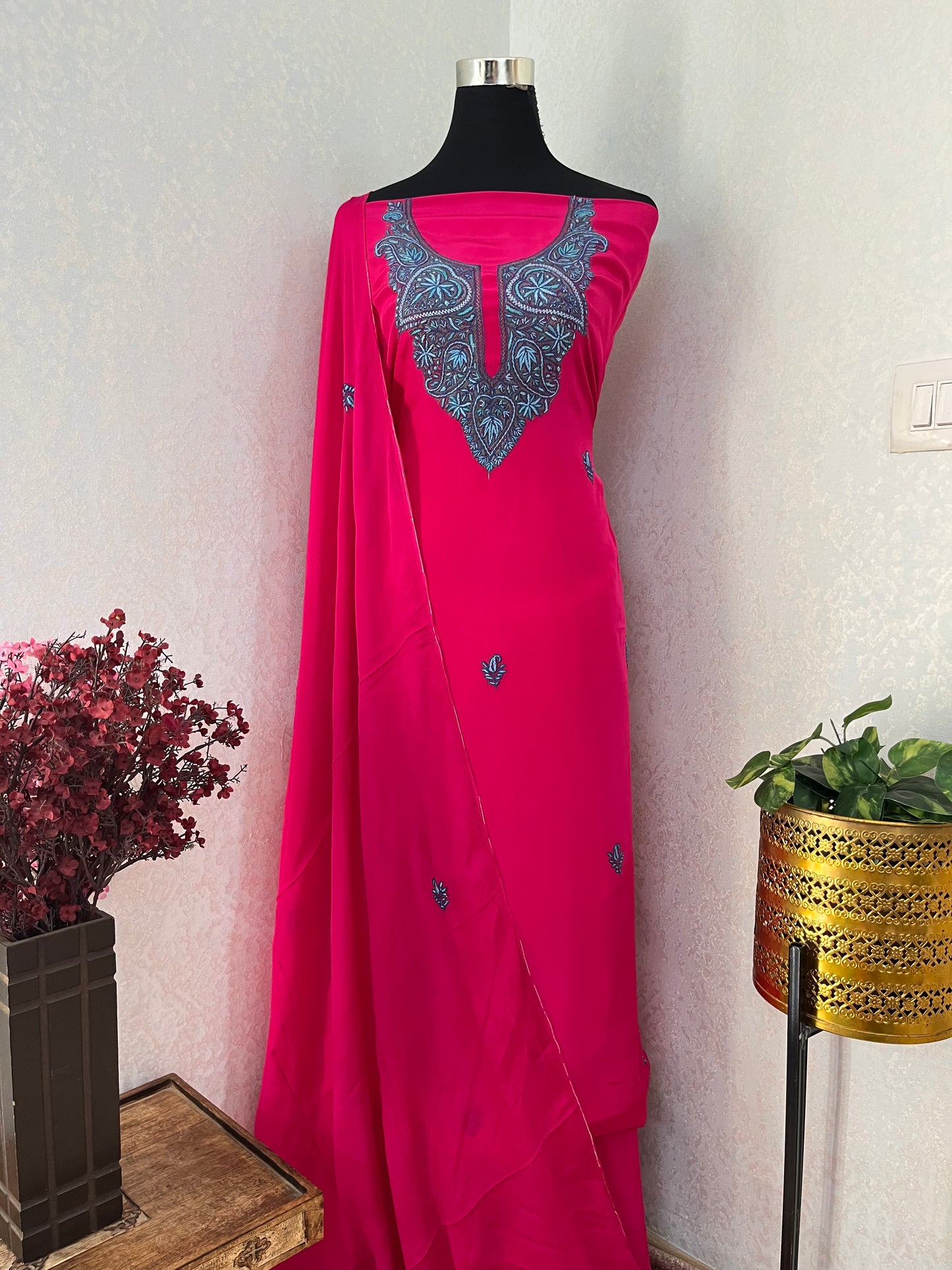 Hot Pink Kalaa’ Crape Sozni Kashmiri Suit