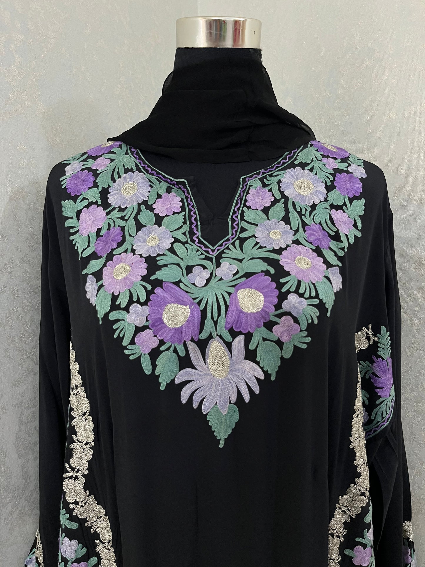 Black Stitched Crape Suit Set with dupatta (44)