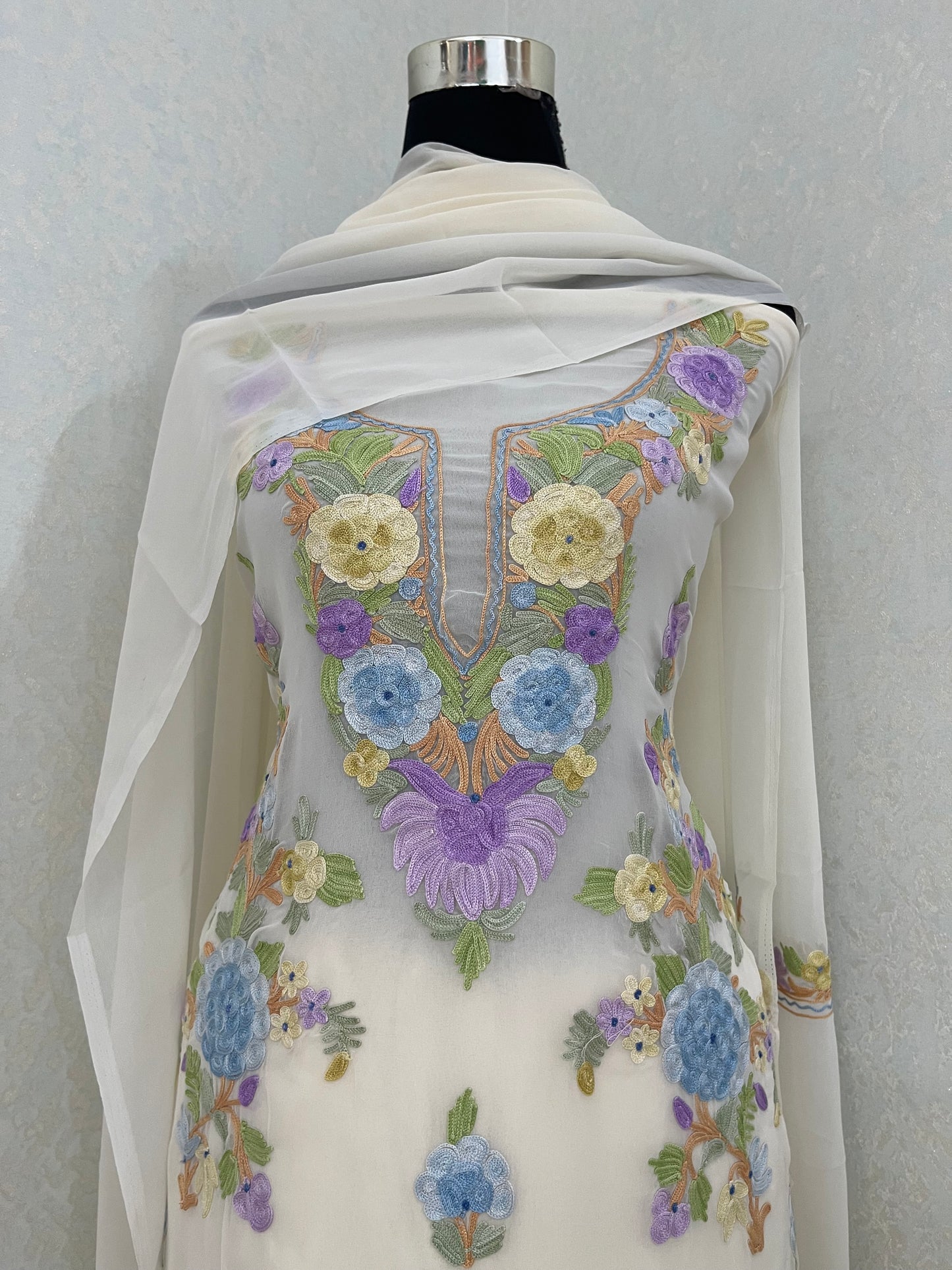 Off White Georgette 3 Pc Kashmiri Suit