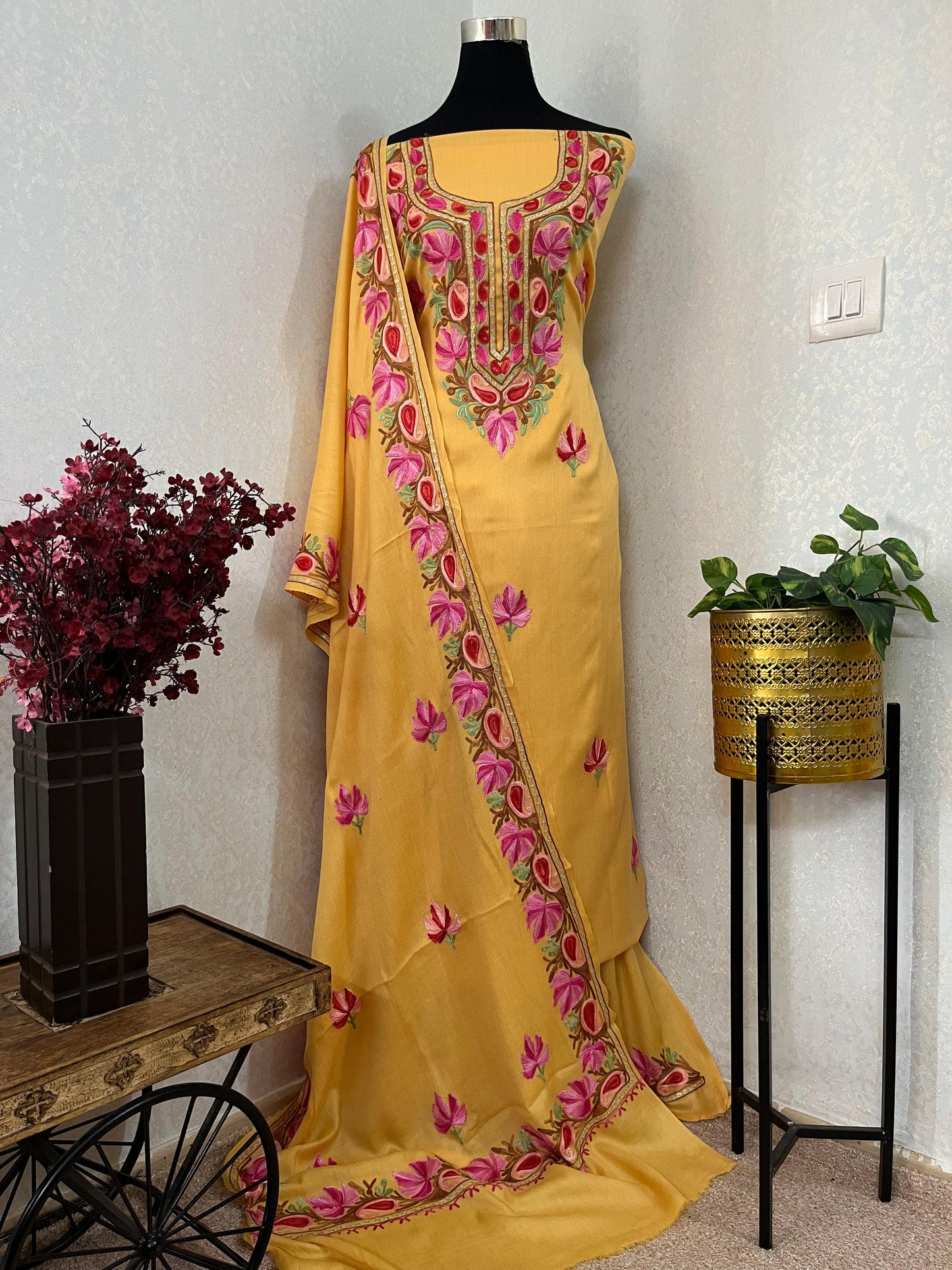 Soft Yellow Pure Wool Aari Embroidered 3pc Suit Stole
