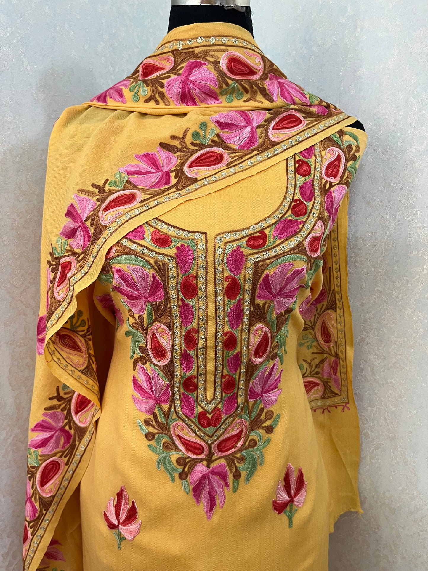 Soft Yellow Pure Wool Aari Embroidered 3pc Suit Stole