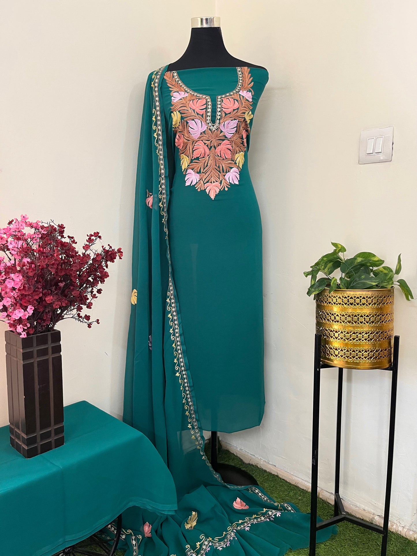 Green Georgette 3 Pc Aari Embroidered Suit Set