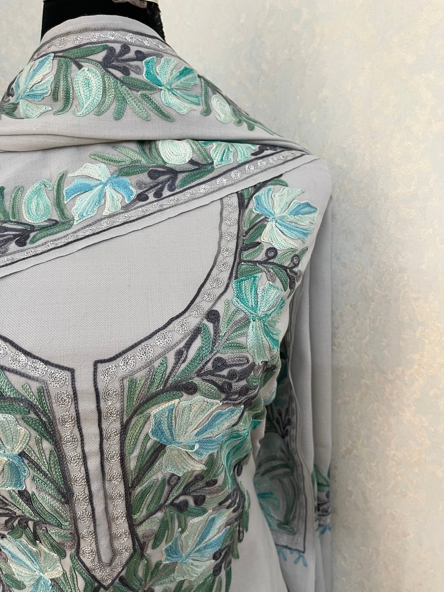 Ice Grey Pure Wool Aari Embroidered 3pc Suit Stole
