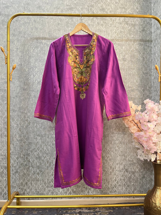 Mauve Aari Embroidered Wool Pheran