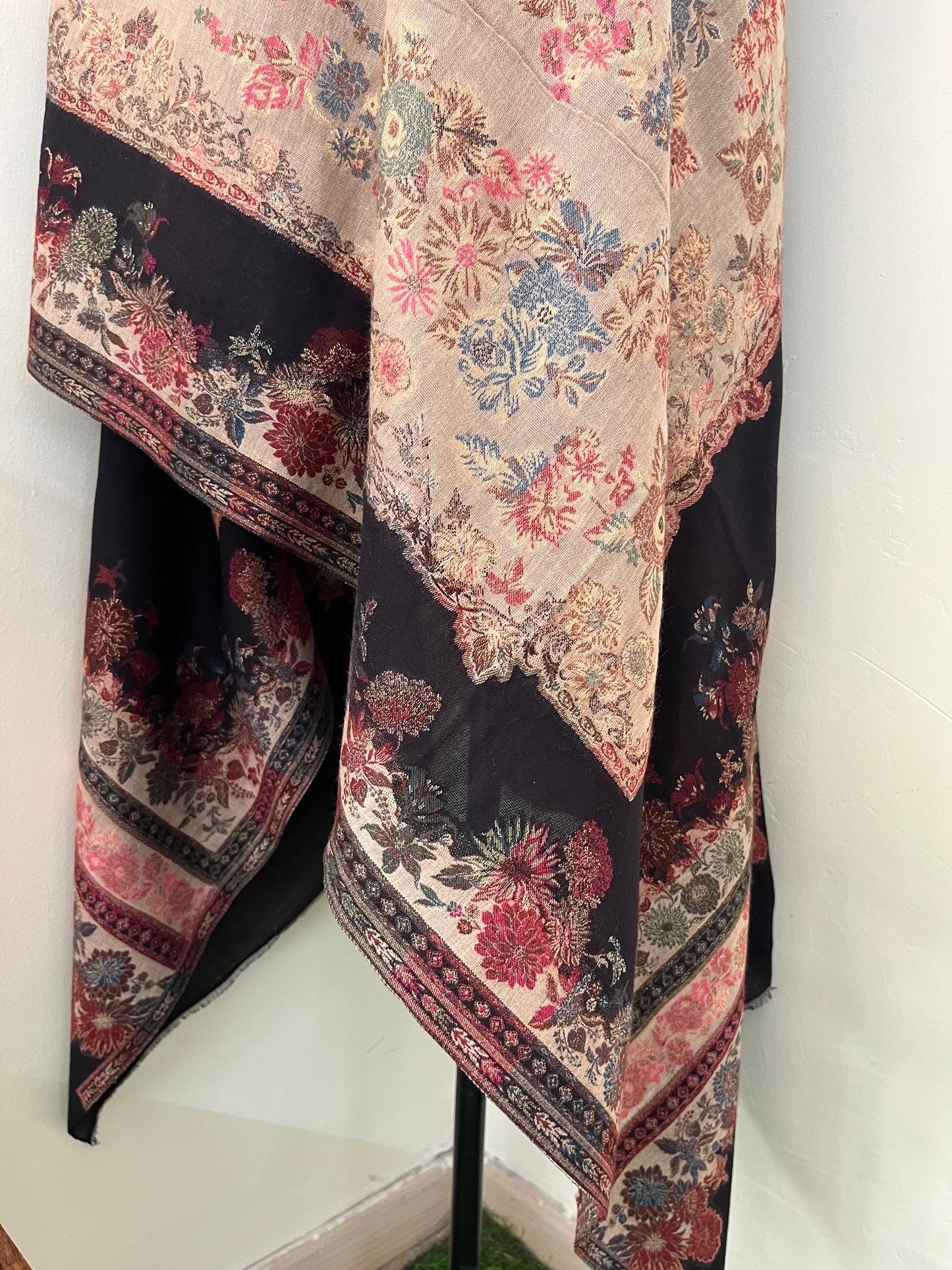 Black & Beige Kani Fine Semi Pashmina stole