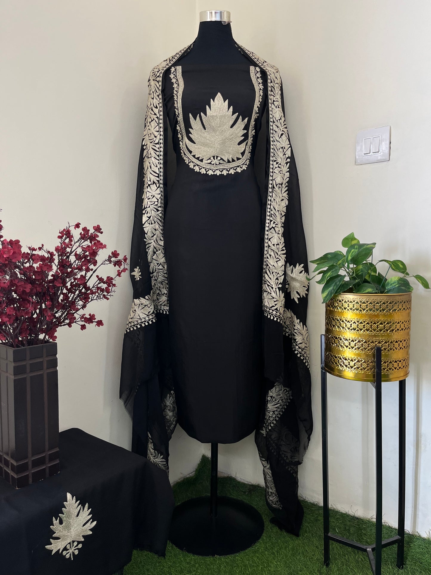 Sanam’ Tilla Kashmiri Silk Suit