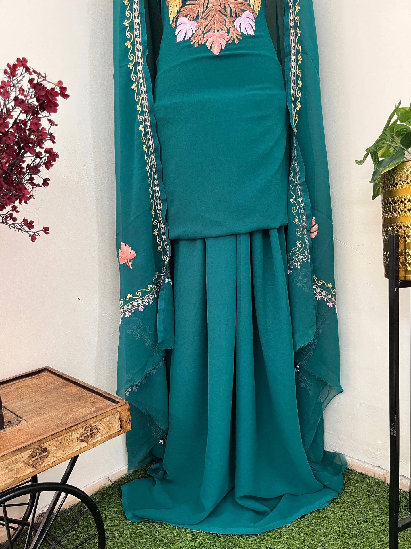 Green Georgette 3 Pc Aari Embroidered Suit Set