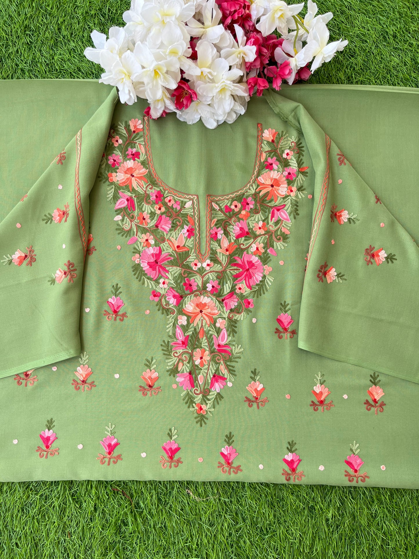 Pastel Green Cotton Two Piece Set (Aari Embroidered)