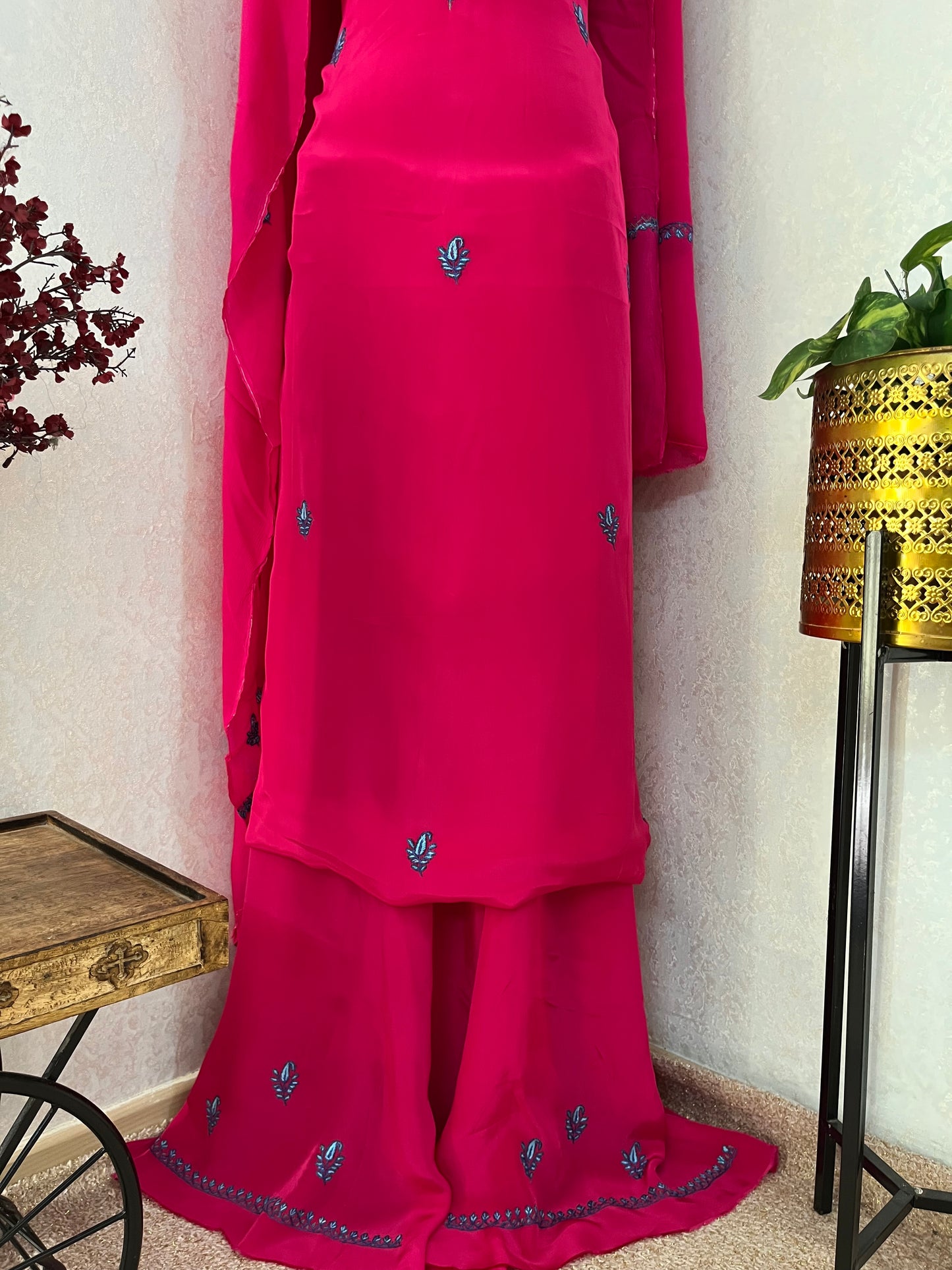 Hot Pink Kalaa’ Crape Sozni Kashmiri Suit