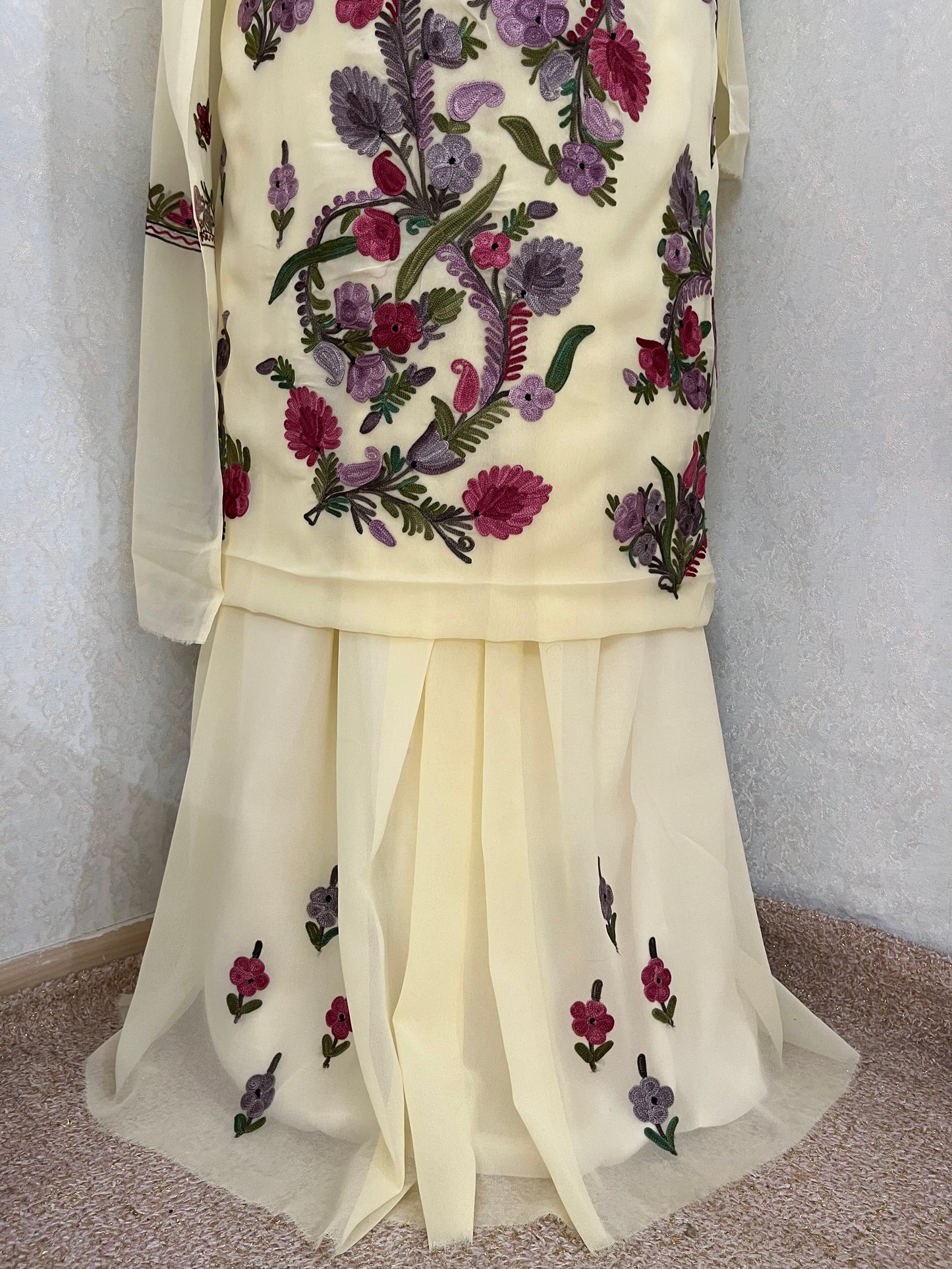 Cream Georgette 3 Pc Kashmiri Suit