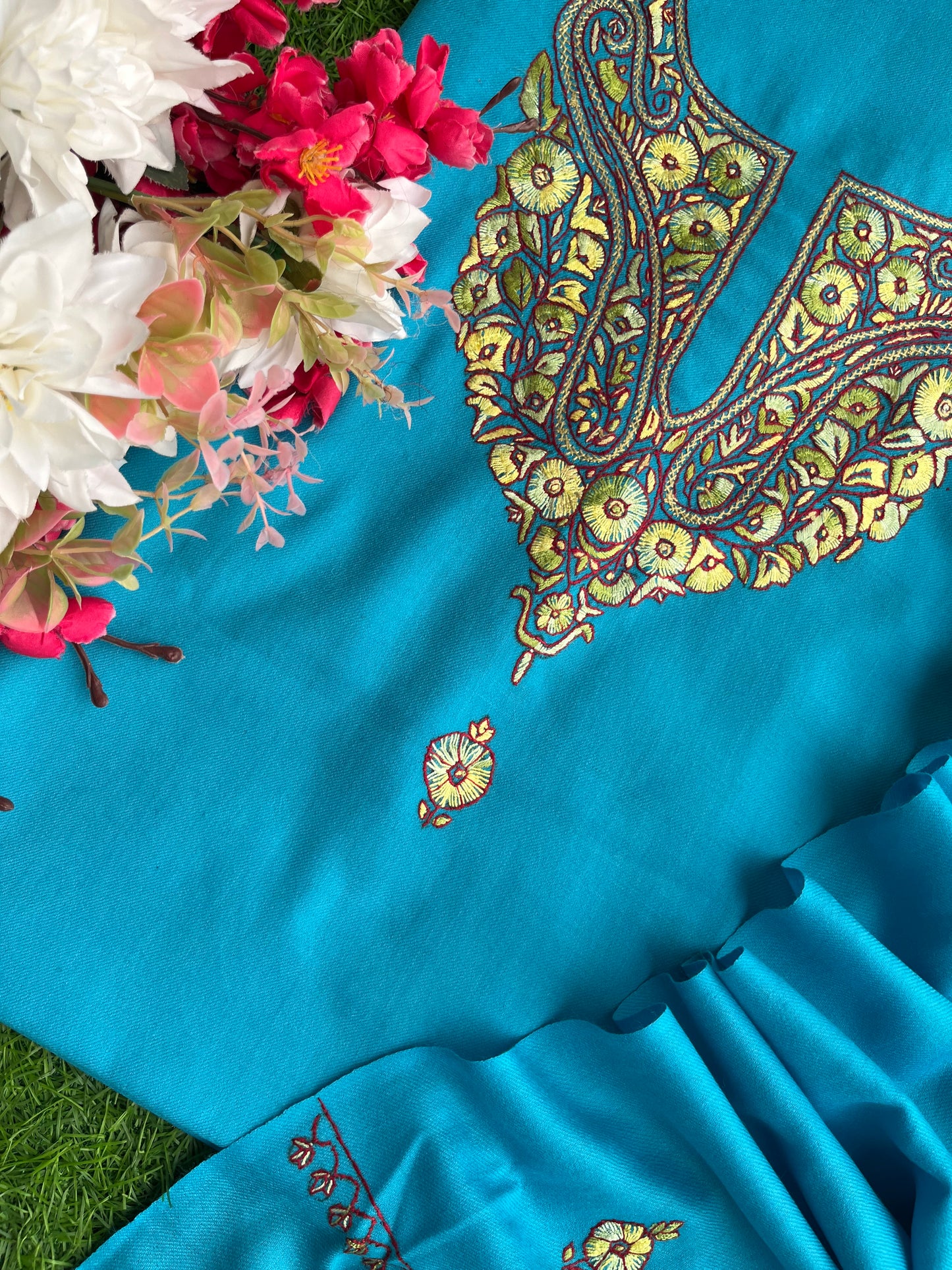 Sky Blue Fine Wool Sozni Embroidered 3pc Suit Stole